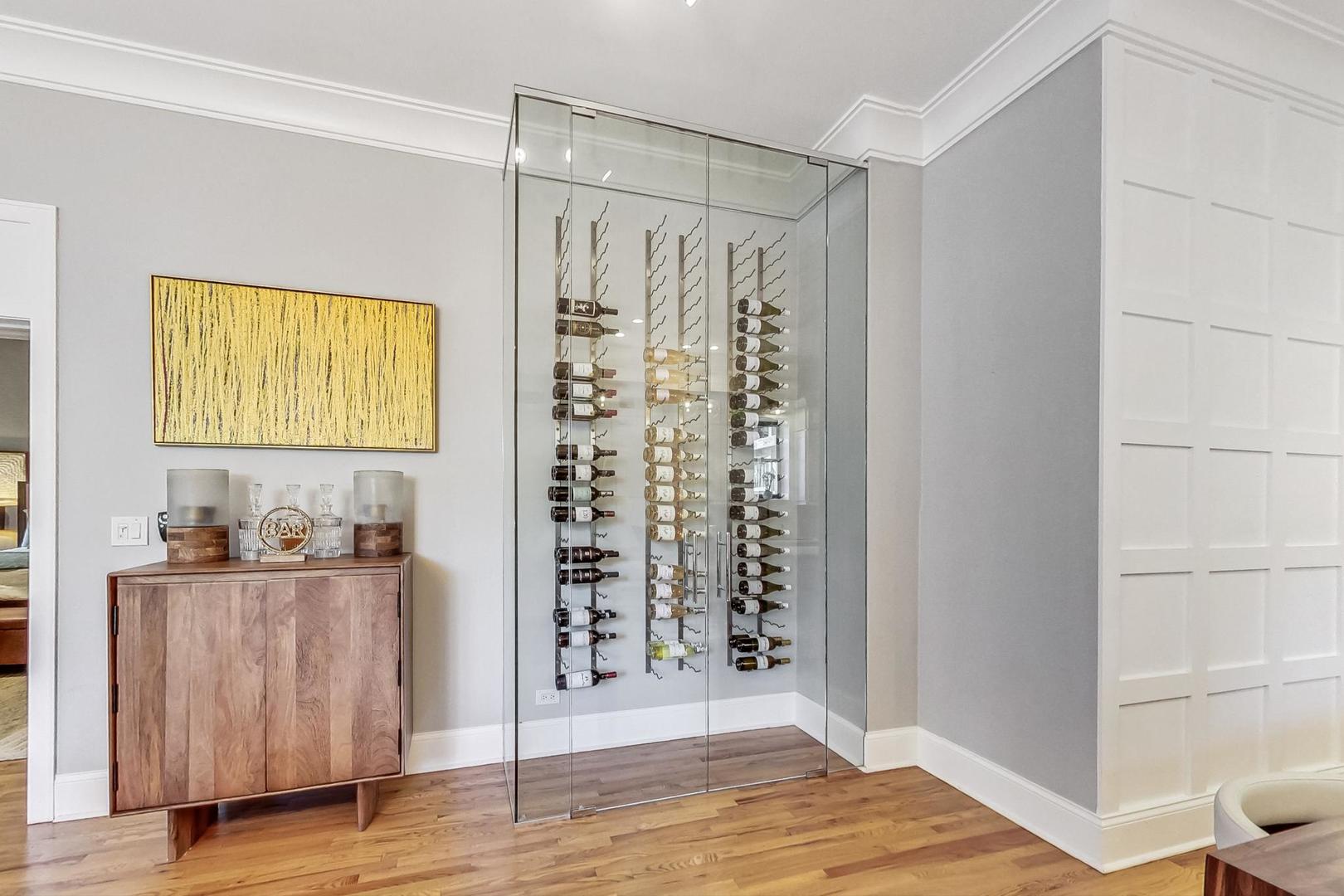 243 W Scott Street Unit: 2