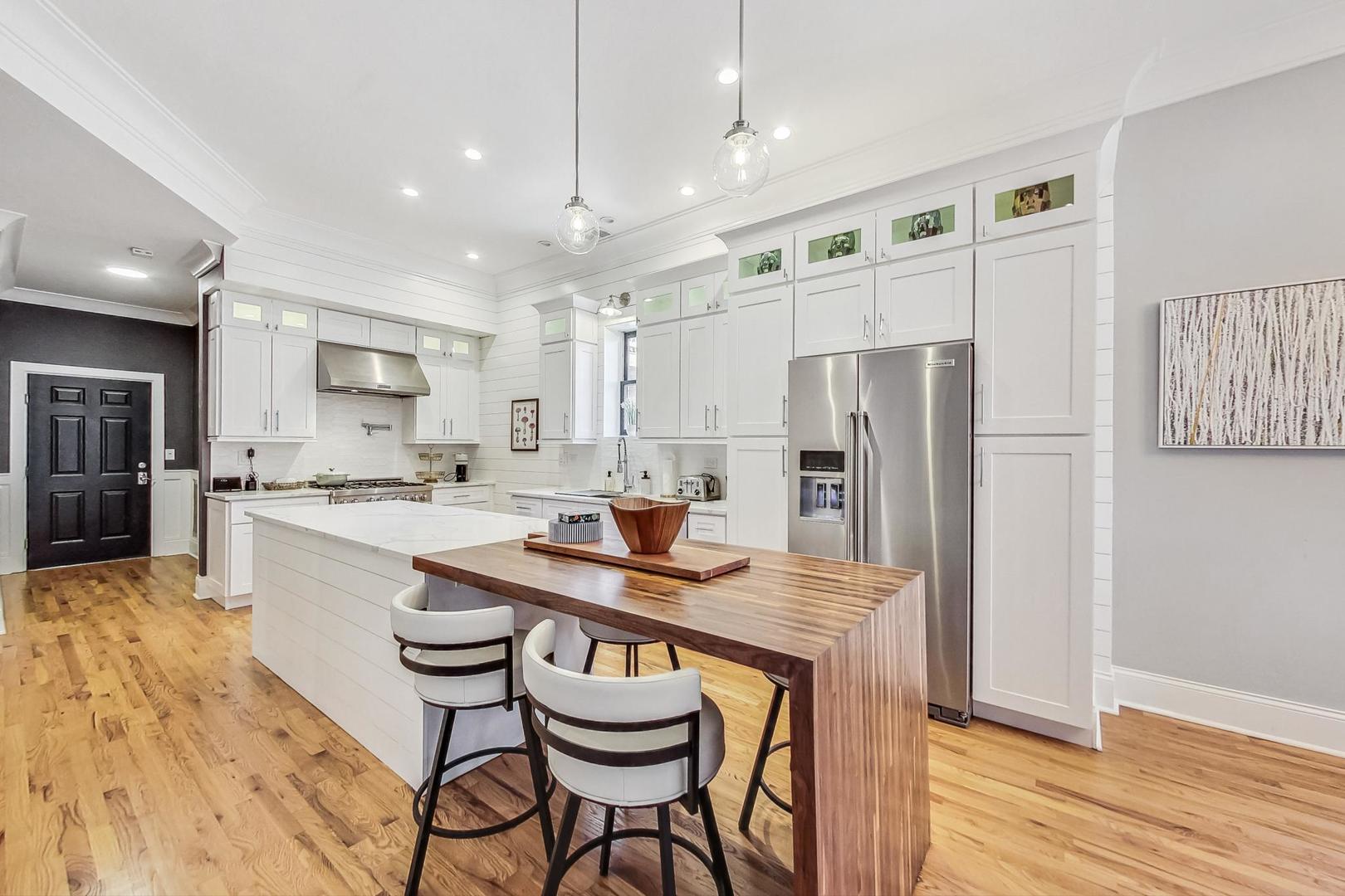 243 W Scott Street Unit: 2