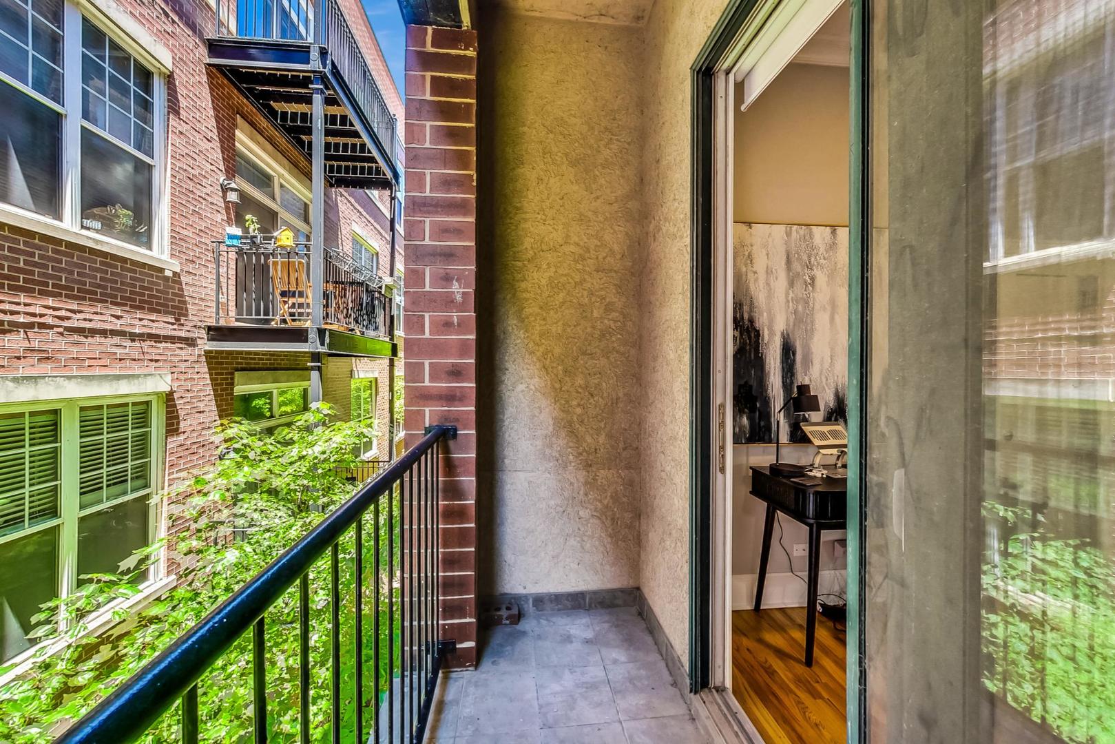 243 W Scott Street Unit: 2