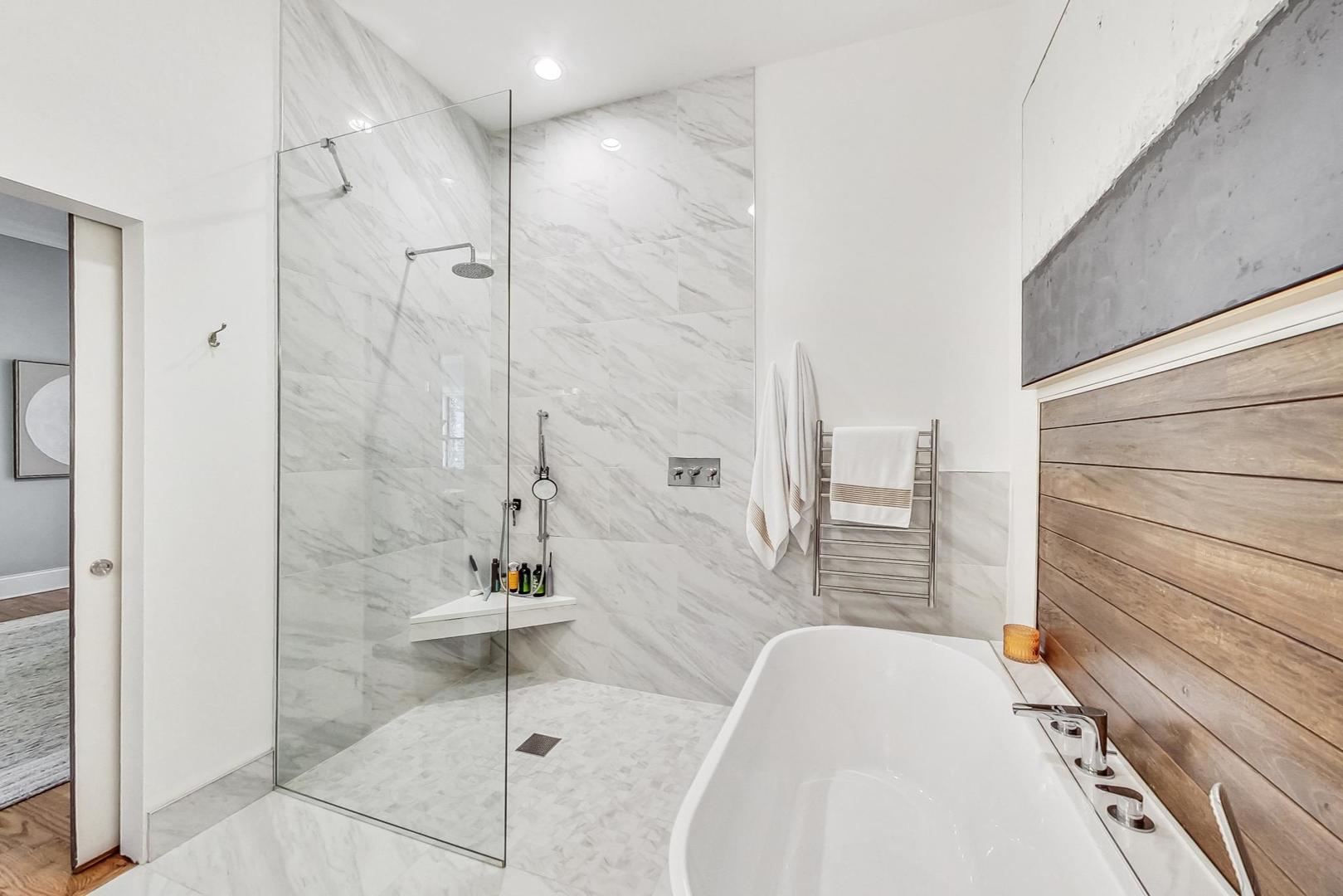 243 W Scott Street Unit: 2