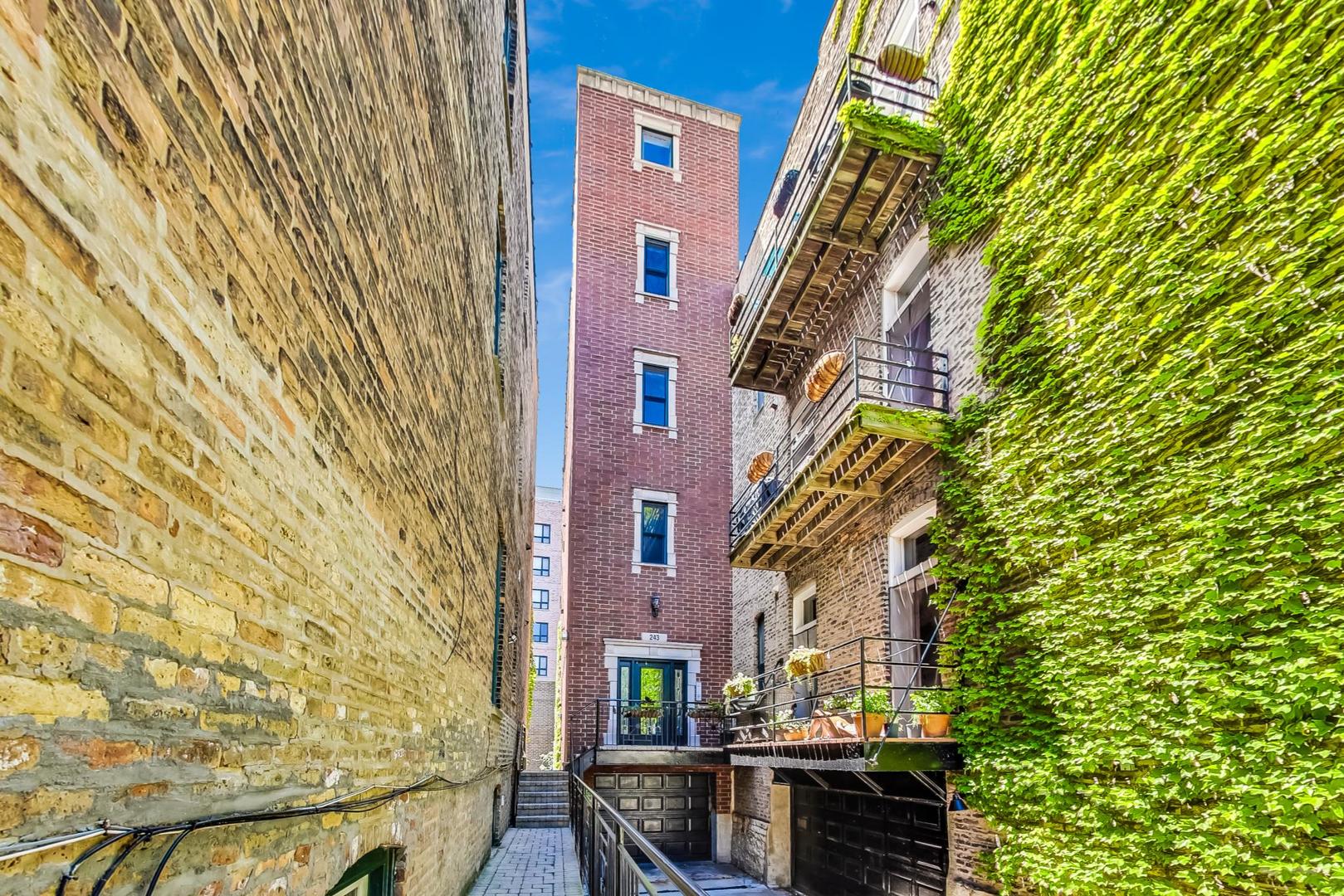 243 W Scott Street Unit: 2