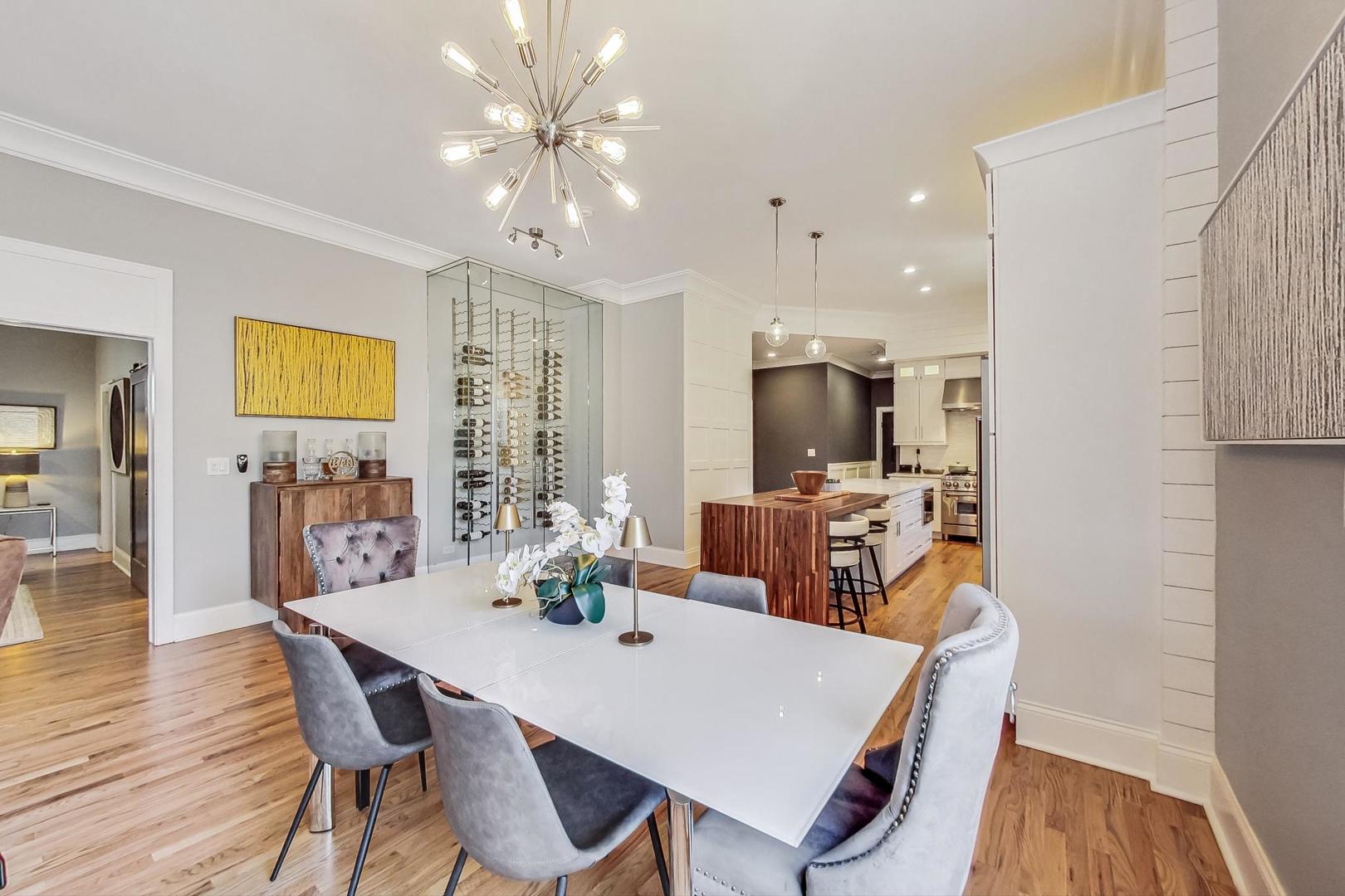 243 W Scott Street Unit: 2