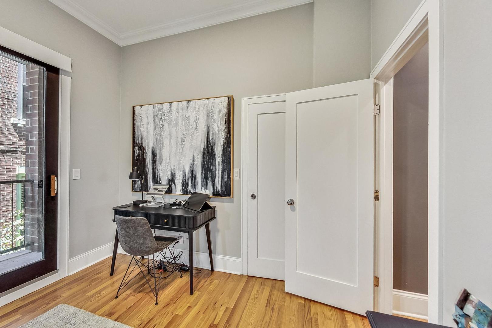 243 W Scott Street Unit: 2