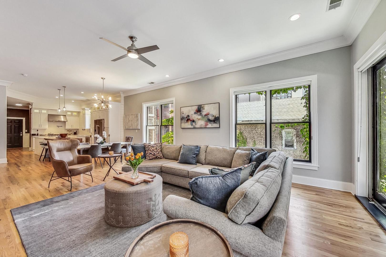 243 W Scott Street Unit: 2