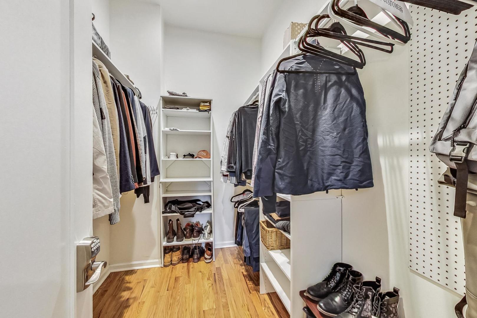 243 W Scott Street Unit: 2