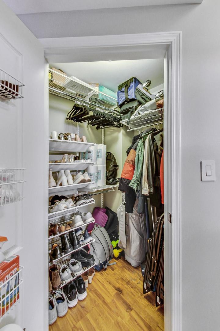 1212 N Wells Street Unit: 801