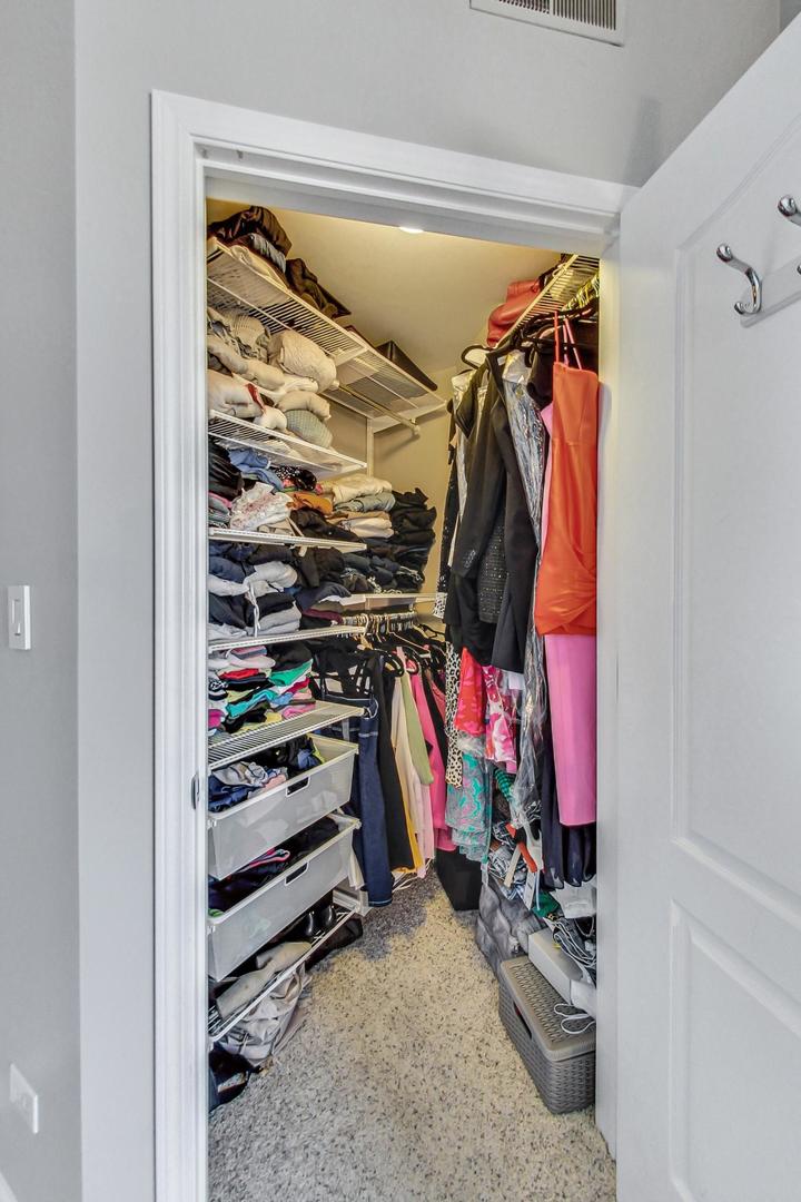 1212 N Wells Street Unit: 801