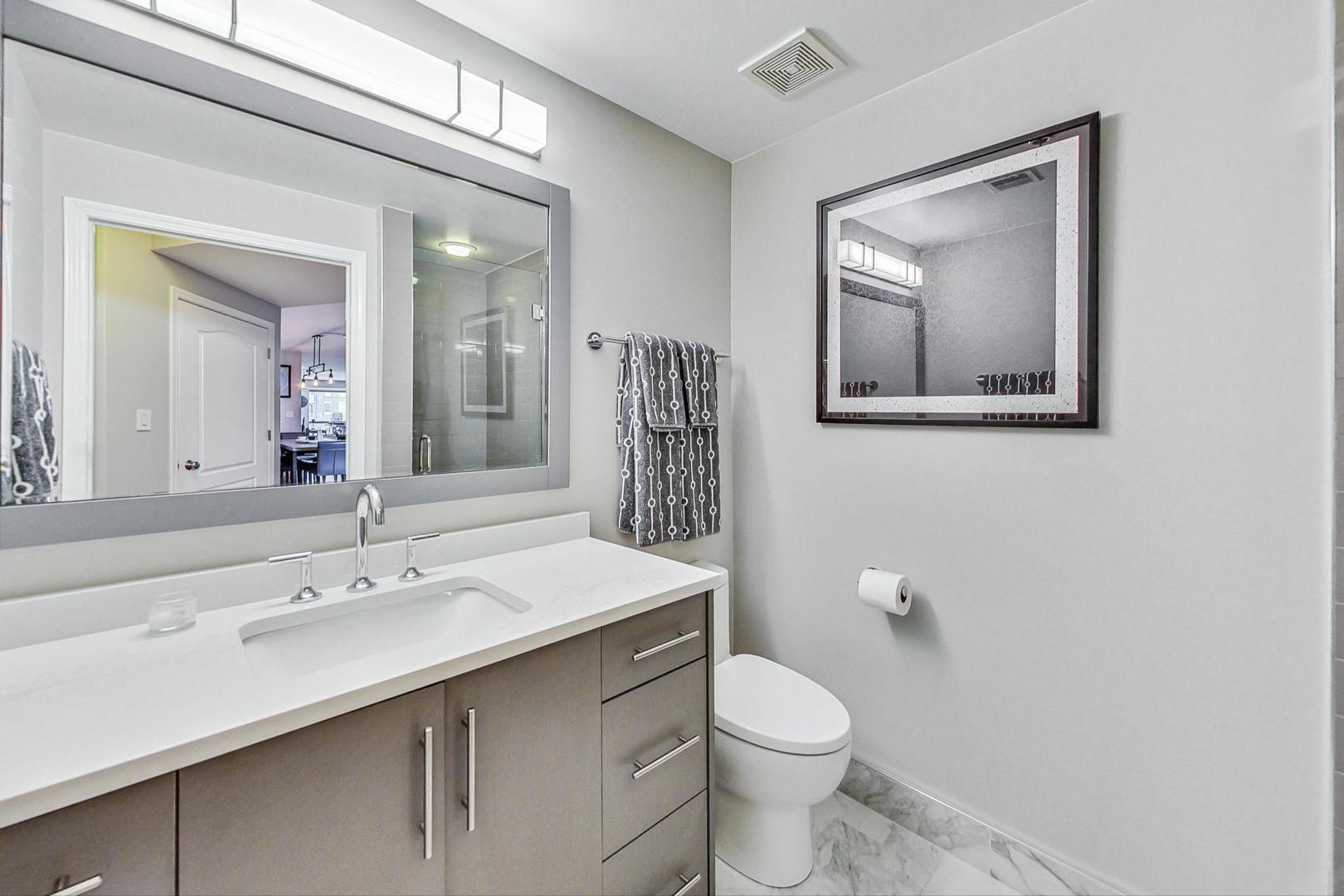 1212 N Wells Street Unit: 801