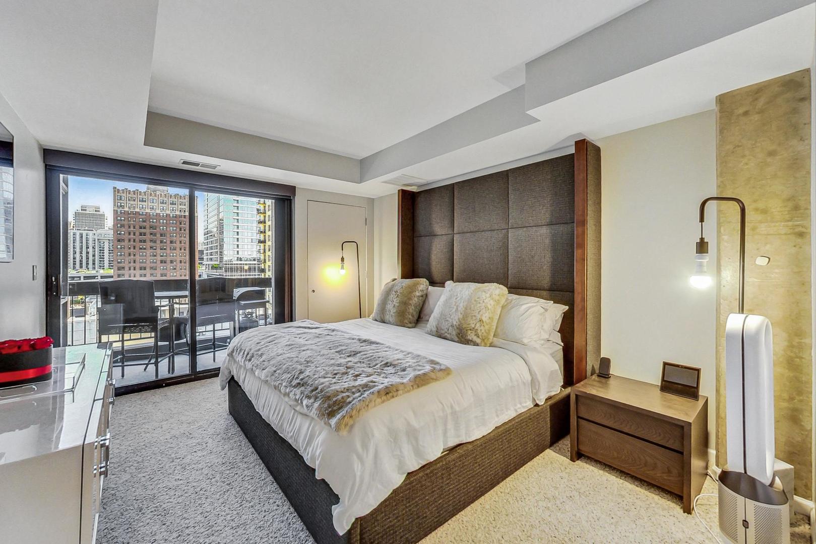 1212 N Wells Street Unit: 801