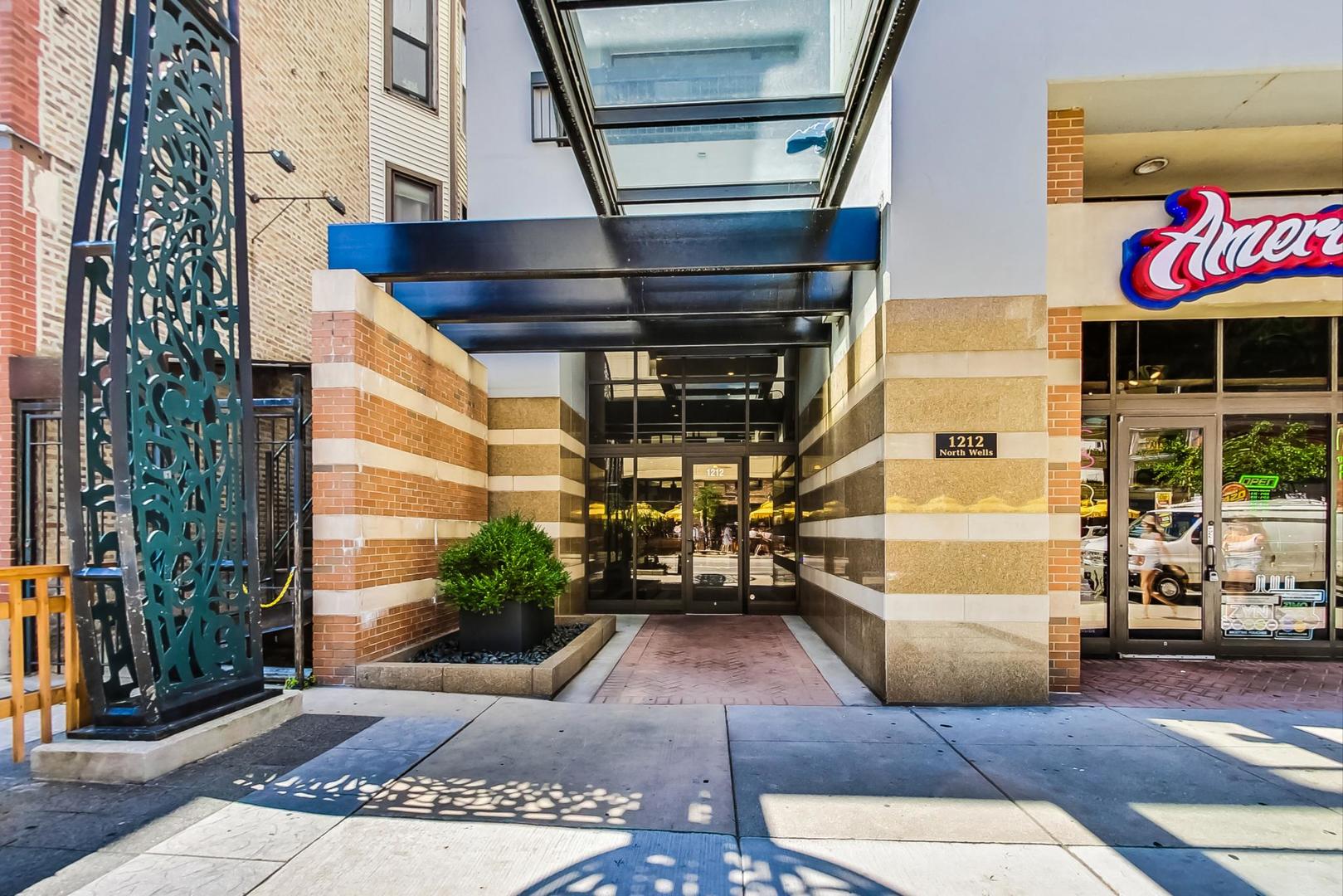 1212 N Wells Street Unit: 801