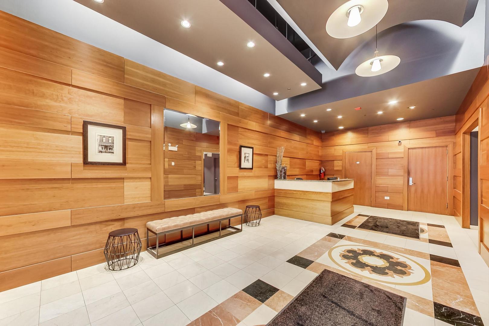 1212 N Wells Street Unit: 801