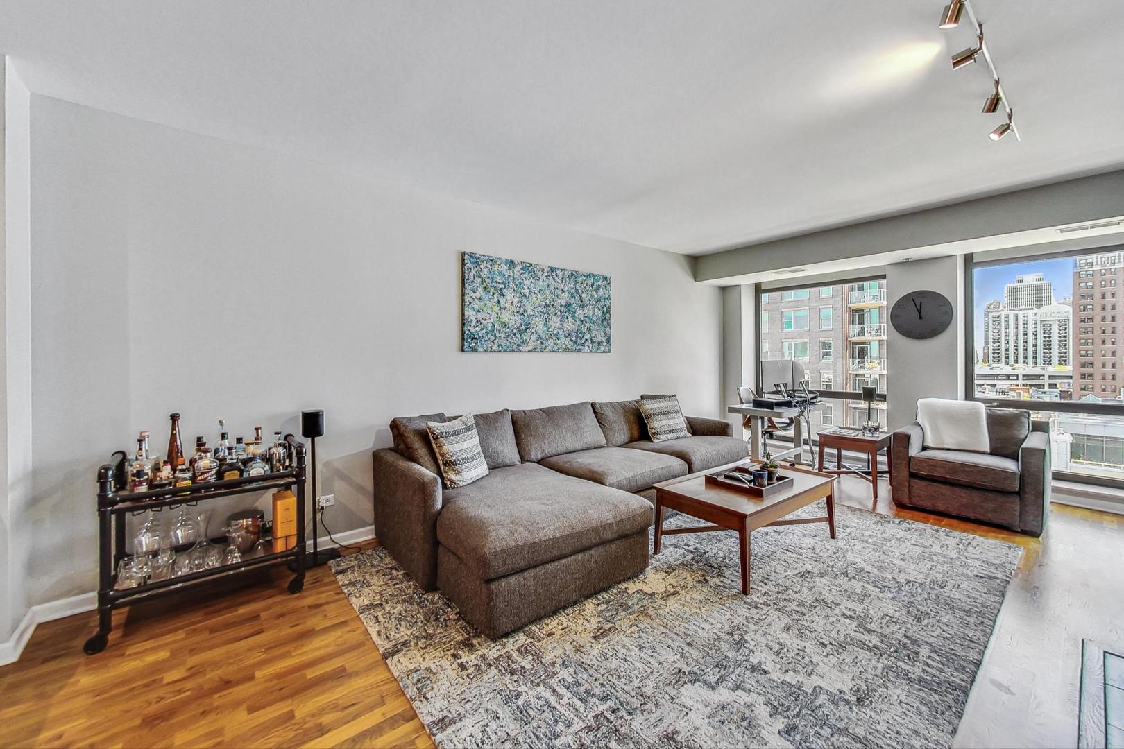 1212 N Wells Street Unit: 801
