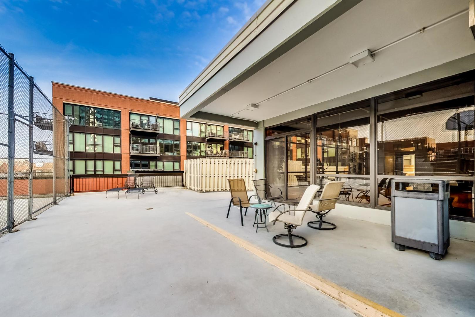 1212 N Wells Street Unit: 801