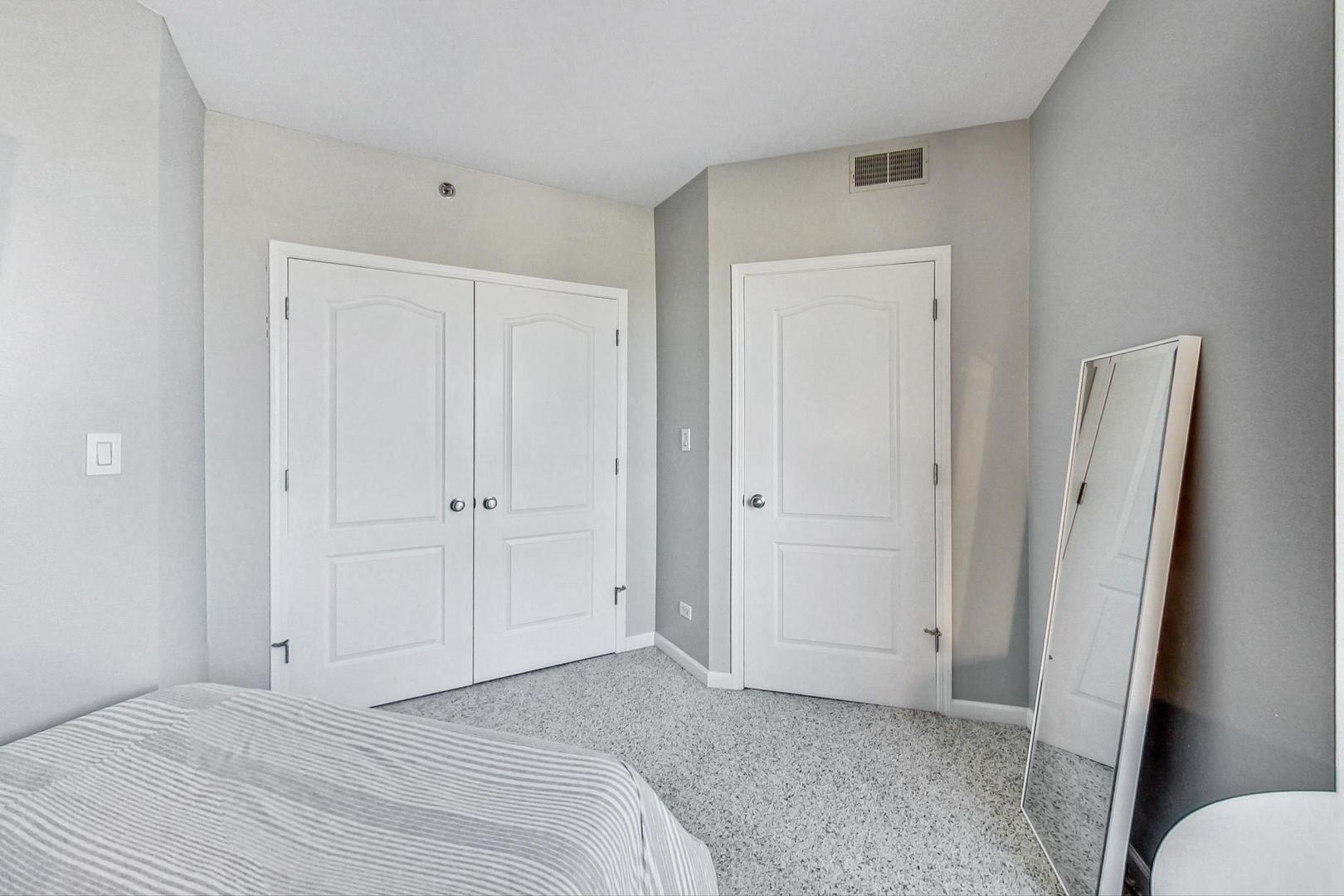 1212 N Wells Street Unit: 801