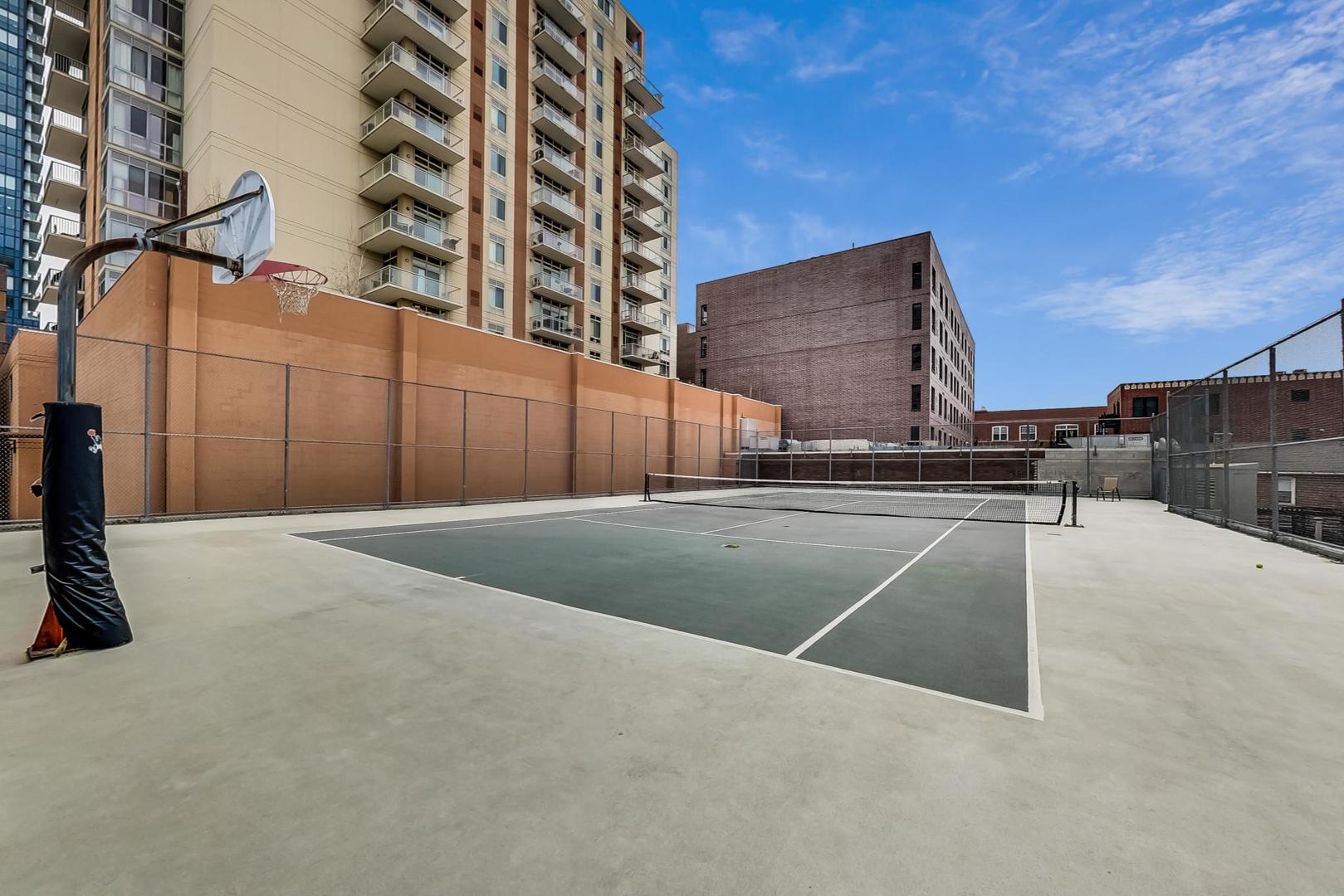 1212 N Wells Street Unit: 801