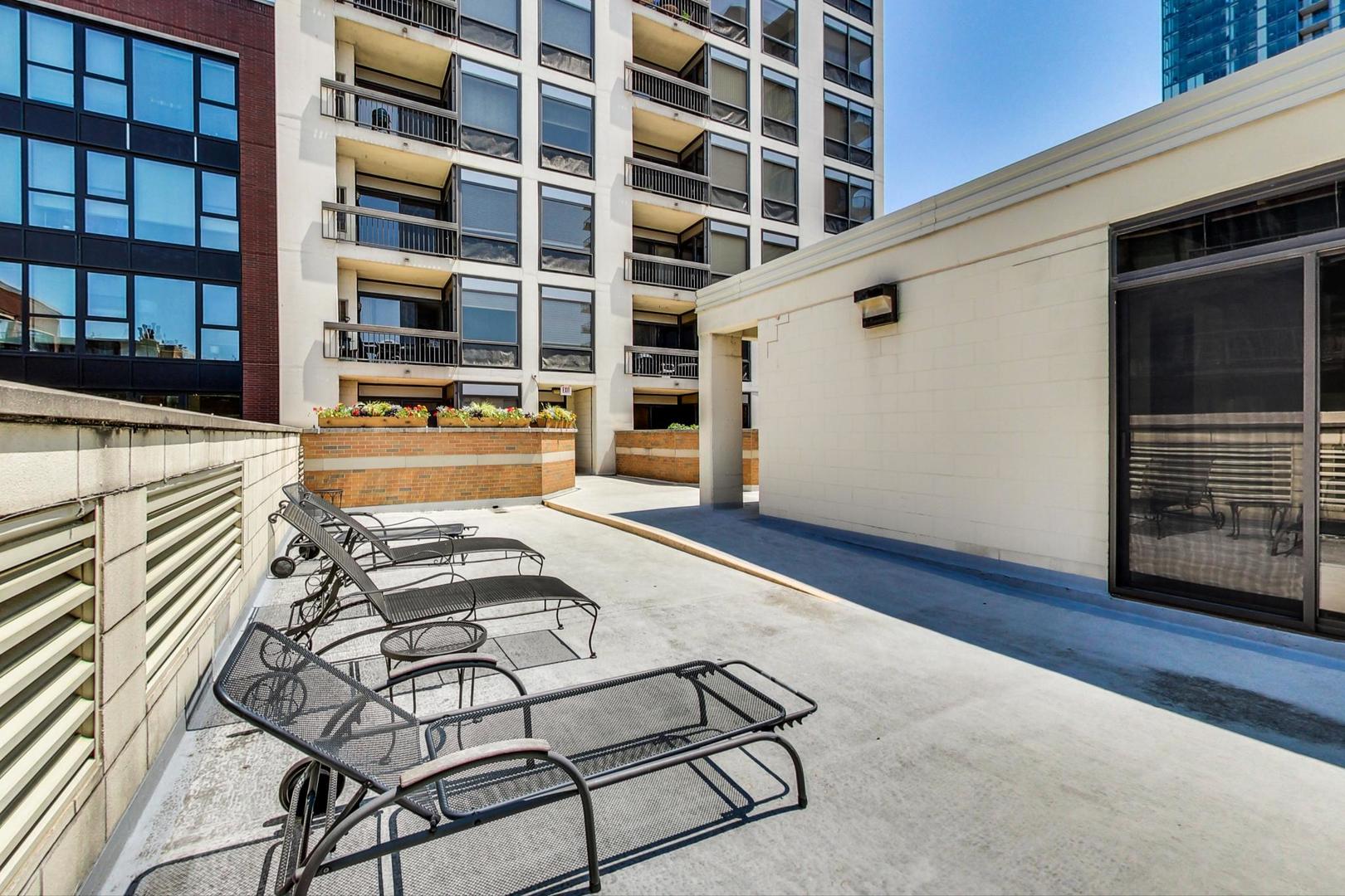 1212 N Wells Street Unit: 801