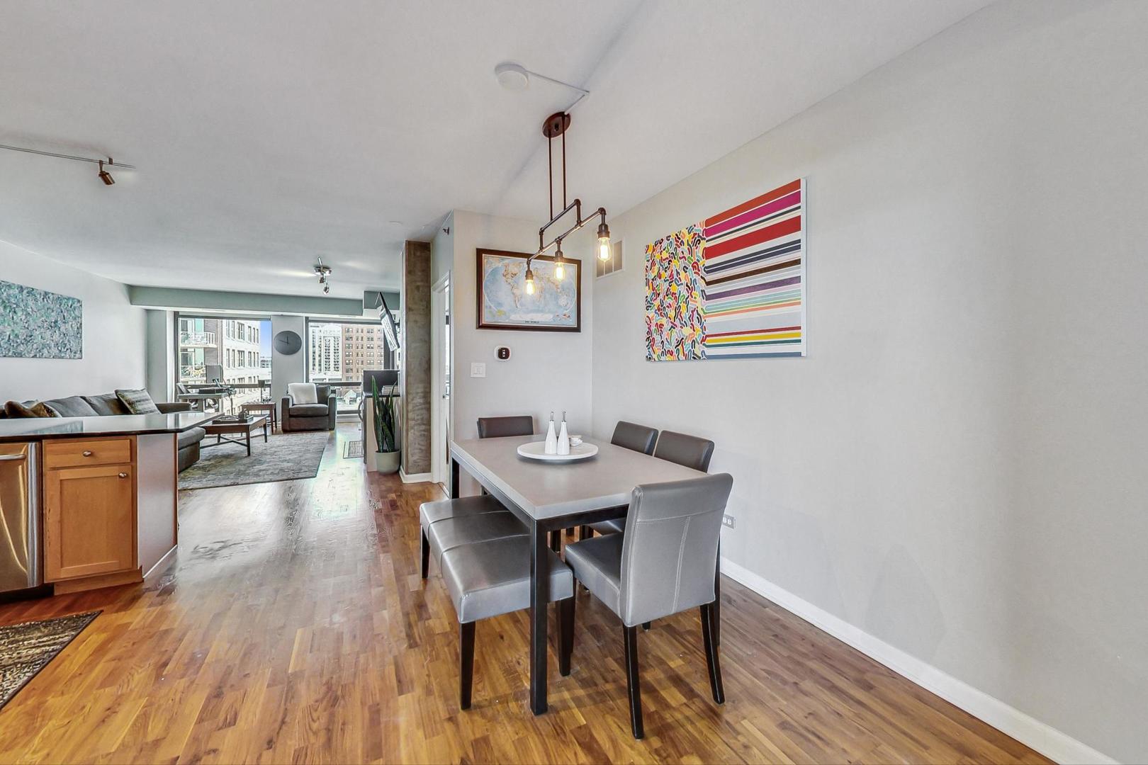 1212 N Wells Street Unit: 801