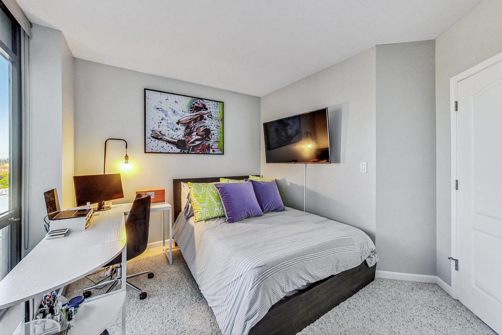 1212 N Wells Street Unit: 801