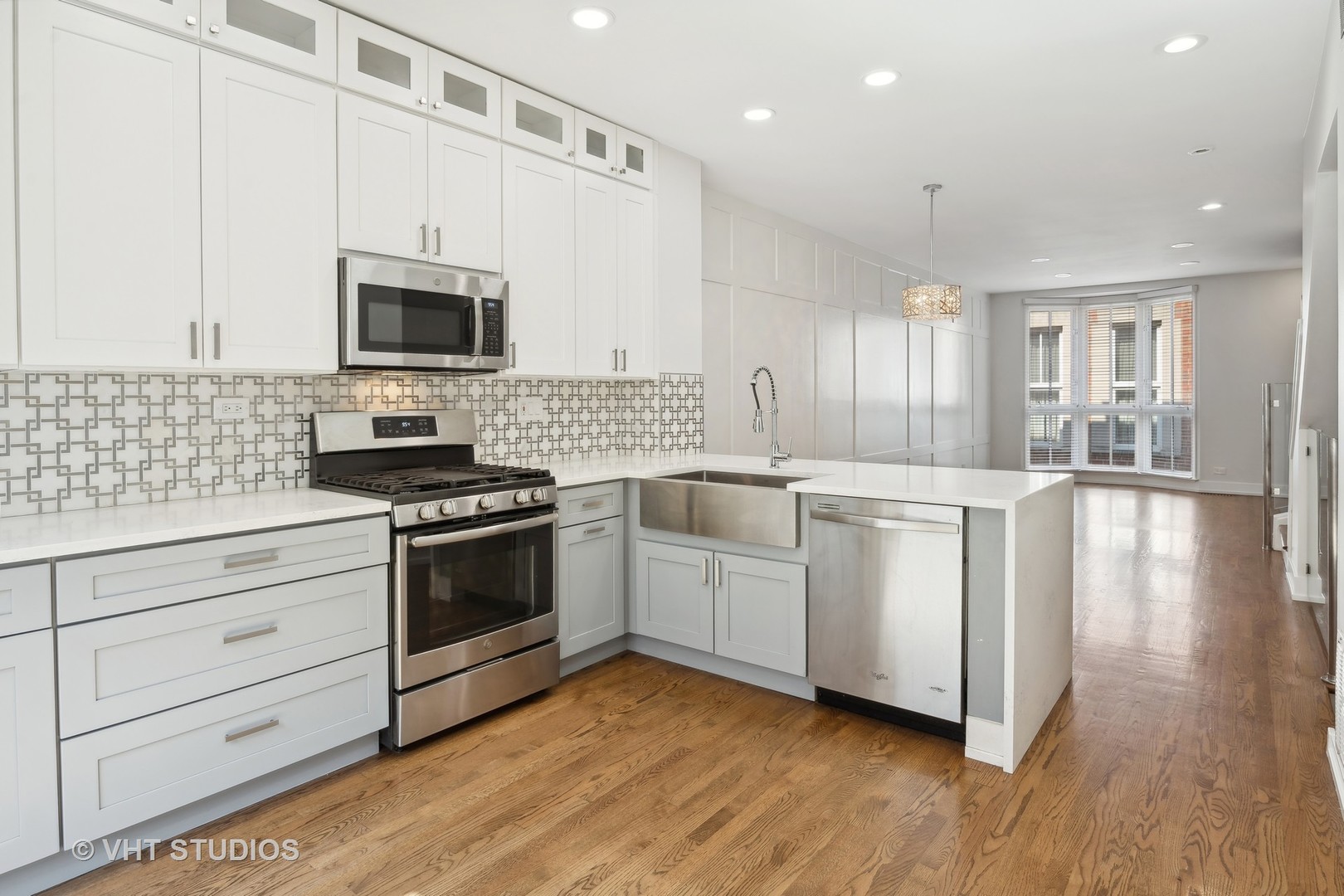 1135 W Newport Avenue Unit: D