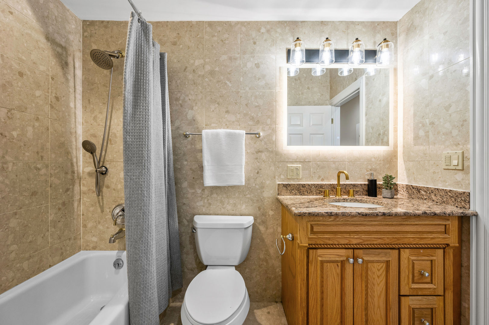 1456 W Wolfram Street Unit: 2