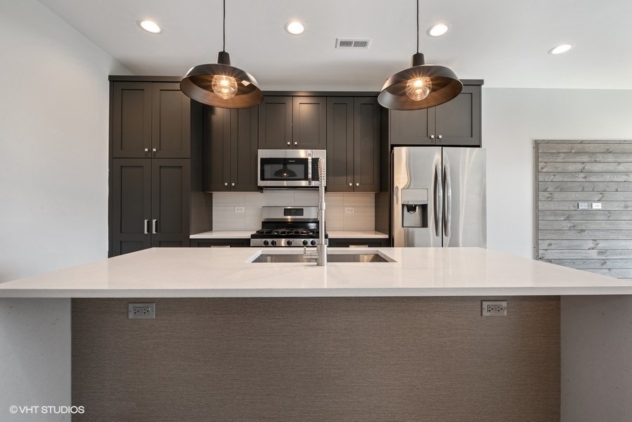 3720 N Ashland Avenue Unit: 304