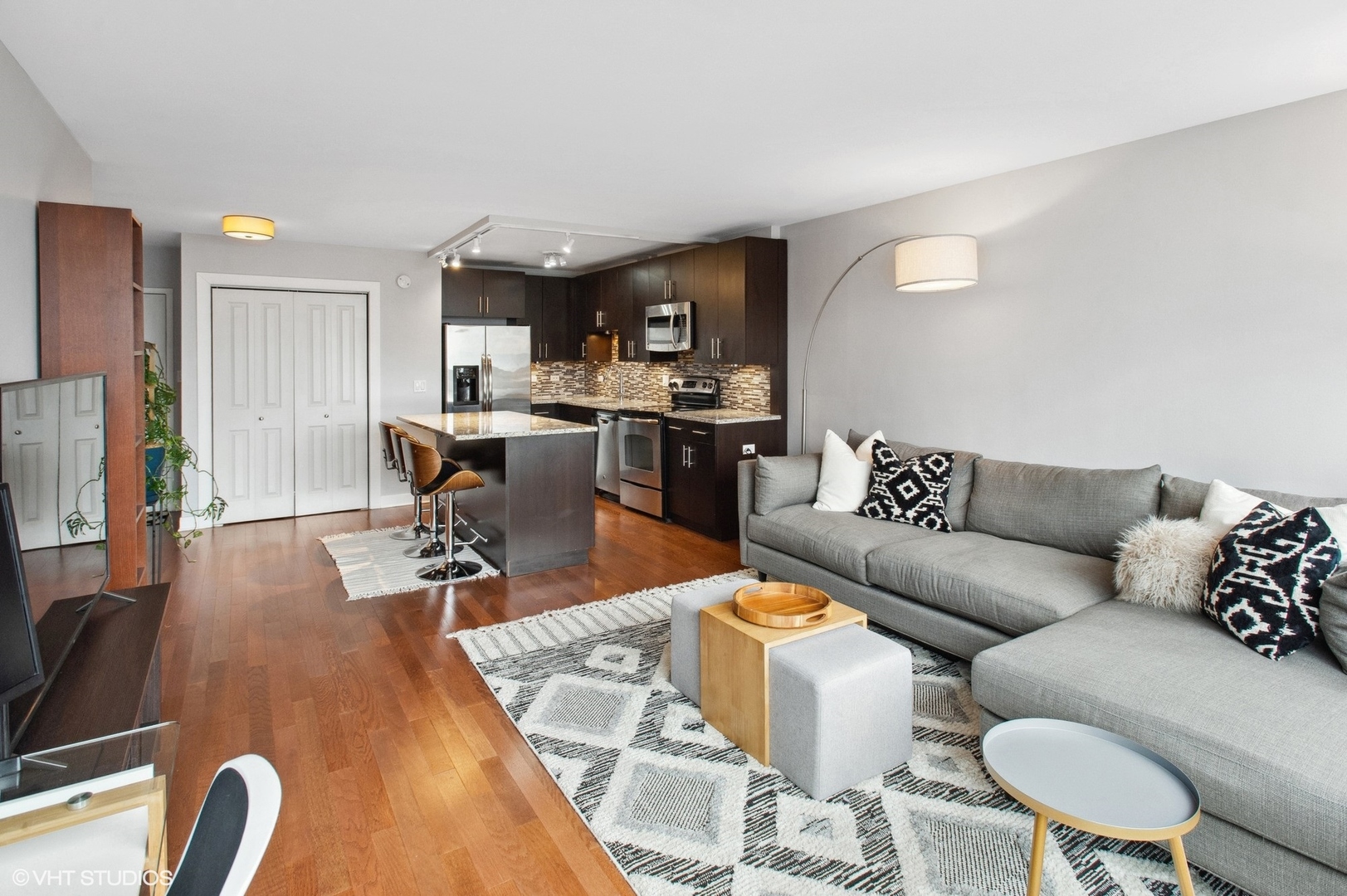 2930 N Sheridan Road Unit: 1511