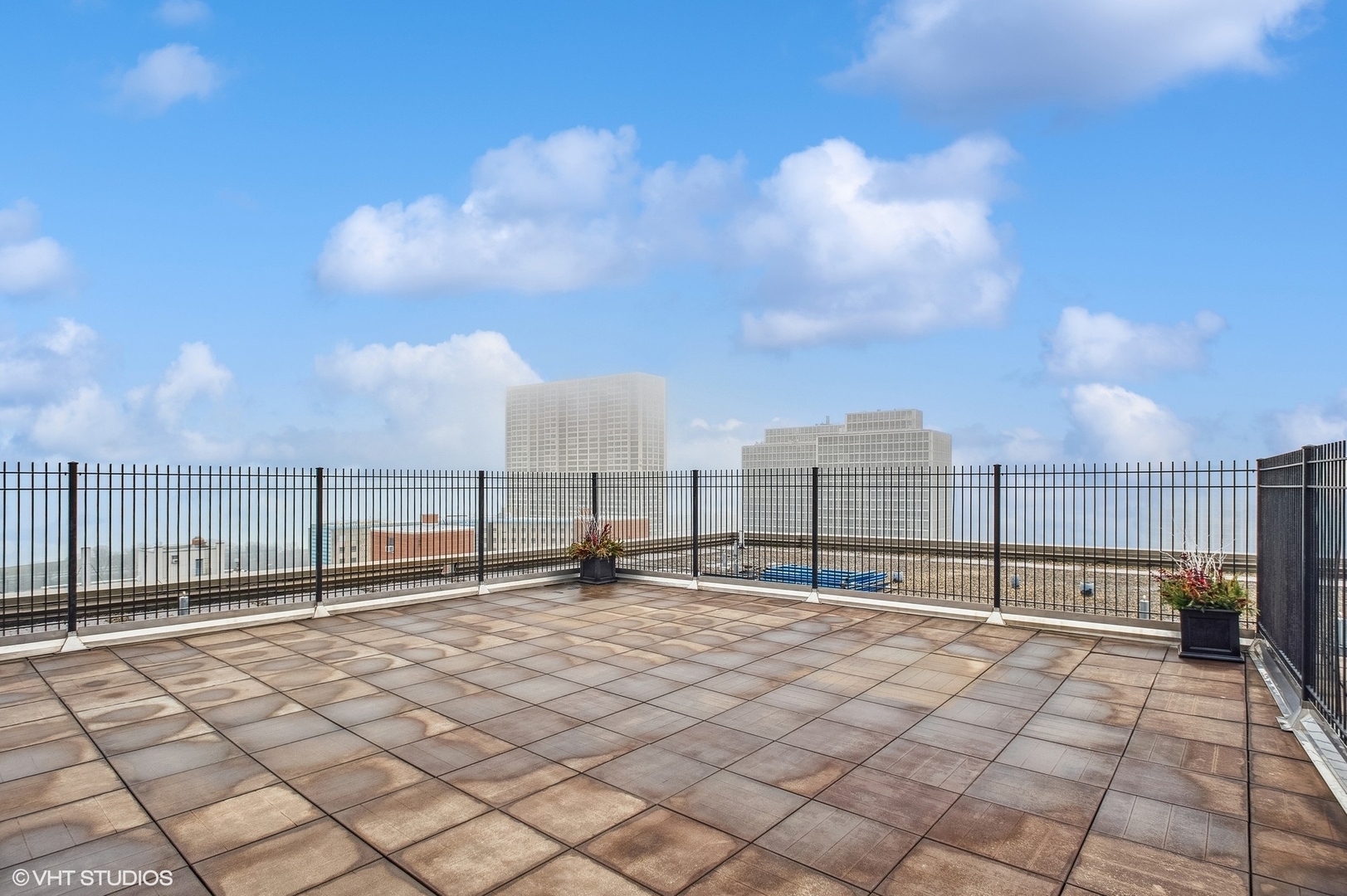 2930 N Sheridan Road Unit: 1511