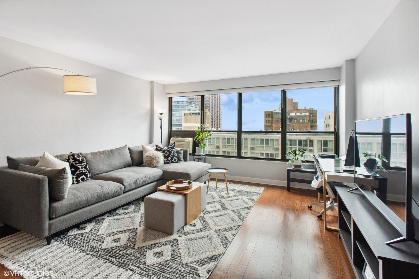 2930 N Sheridan Road Unit: 1511