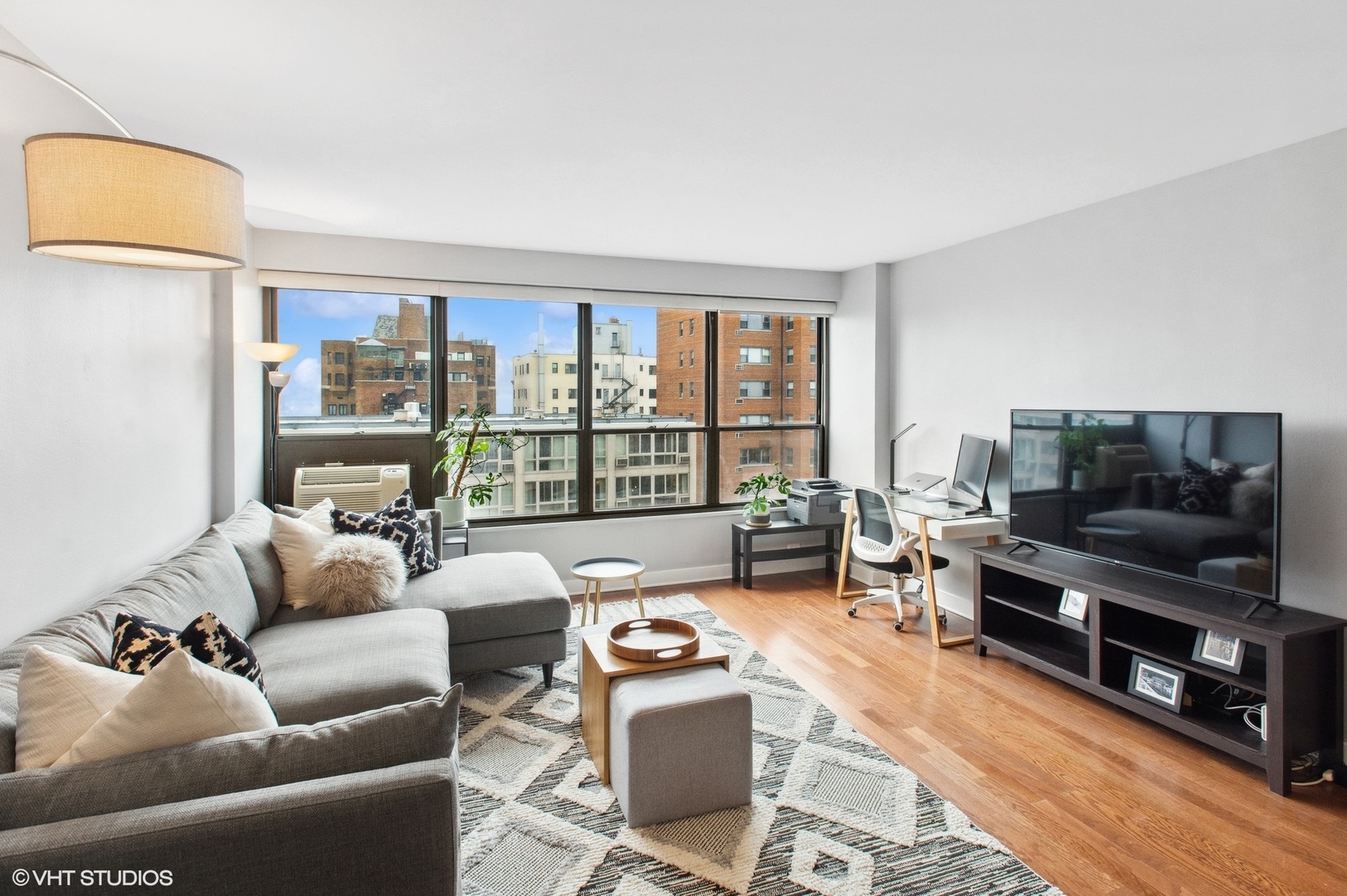 2930 N Sheridan Road Unit: 1511