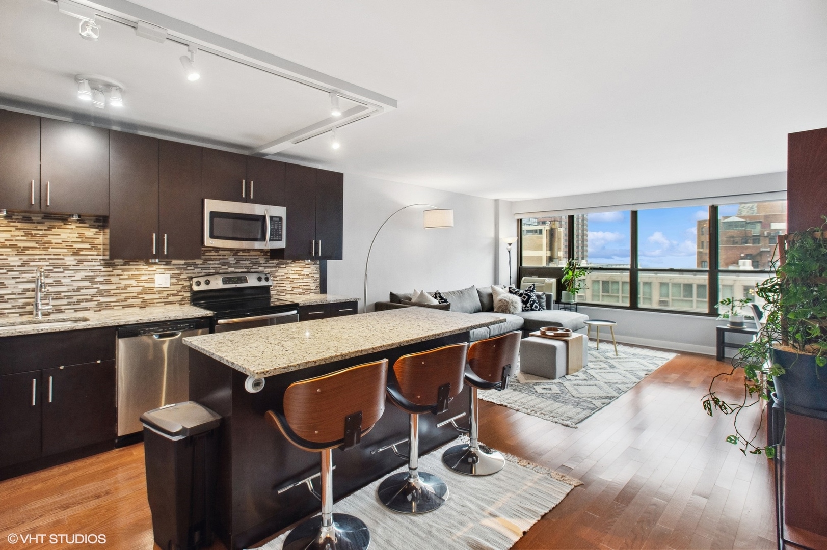 2930 N Sheridan Road Unit: 1511