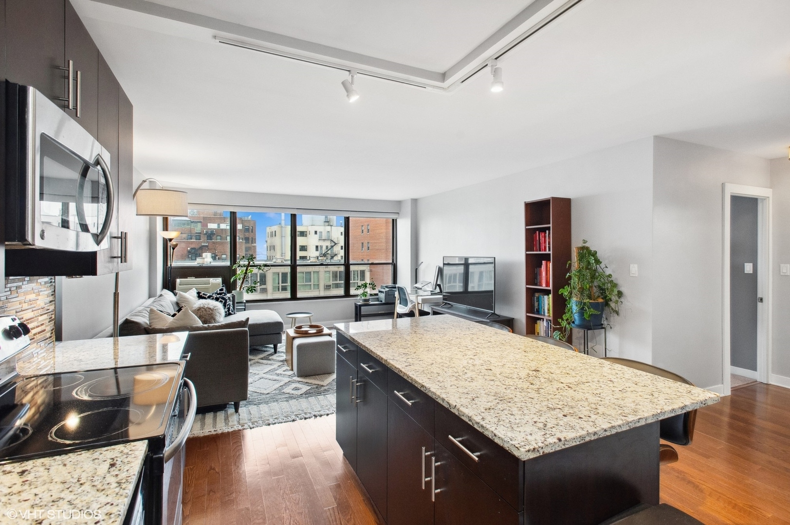 2930 N Sheridan Road Unit: 1511