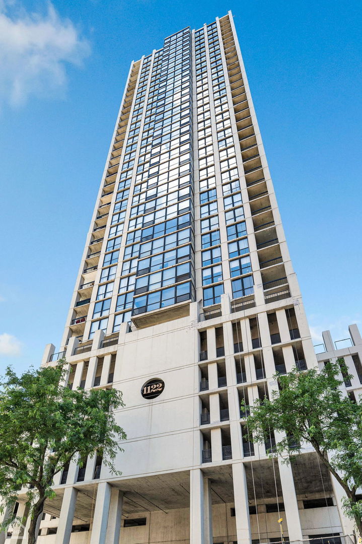 1122 N Clark Street Unit: 3606