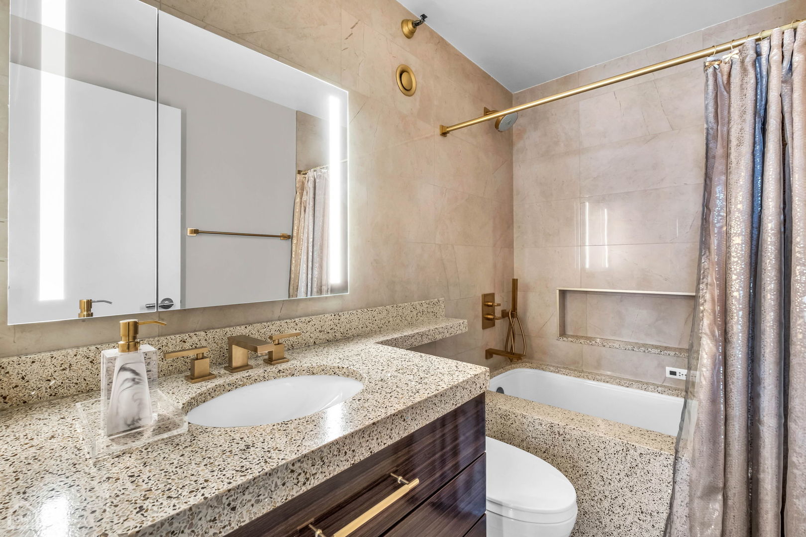 1122 N Clark Street Unit: 3606