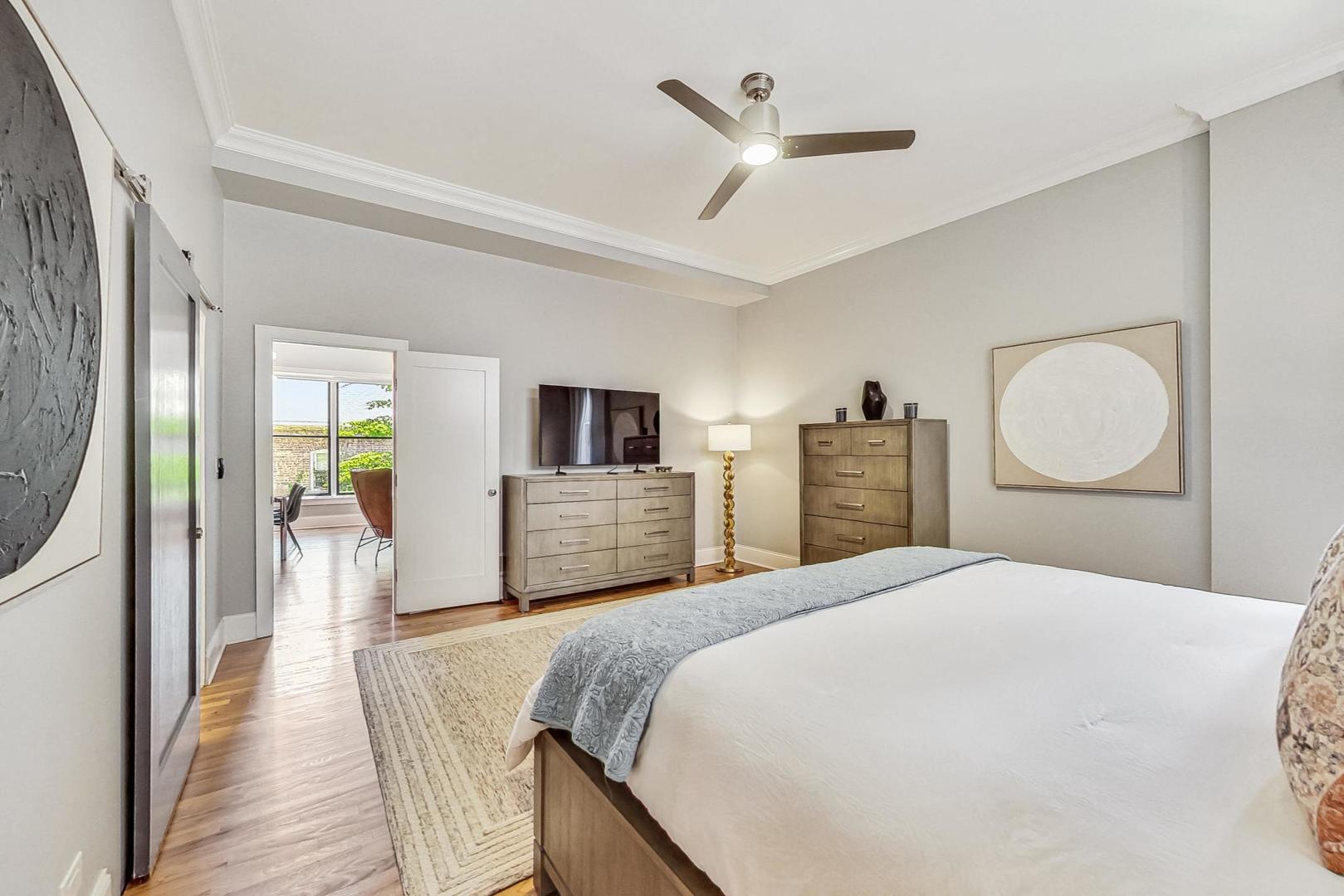 243 W Scott Street Unit: 2