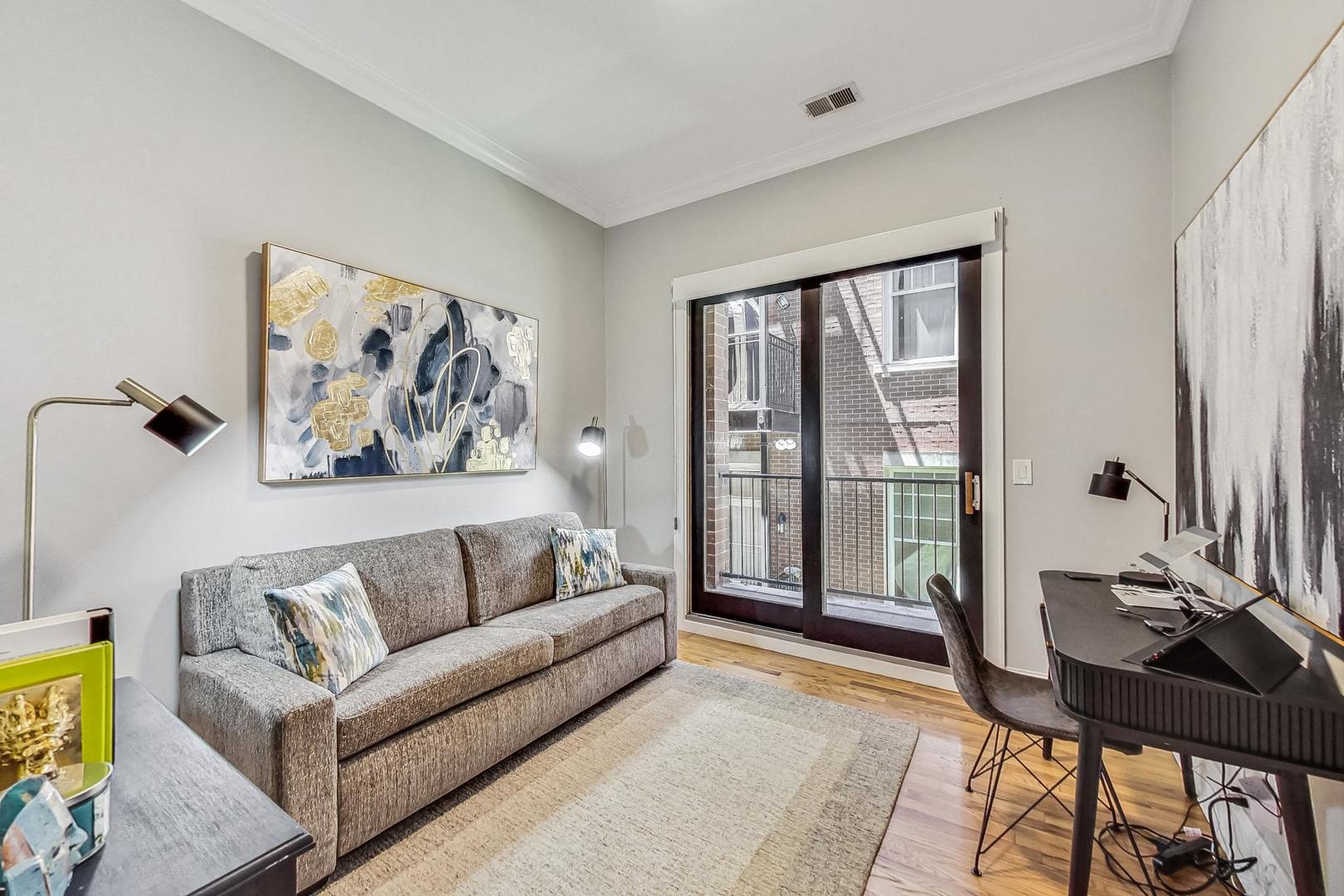243 W Scott Street Unit: 2