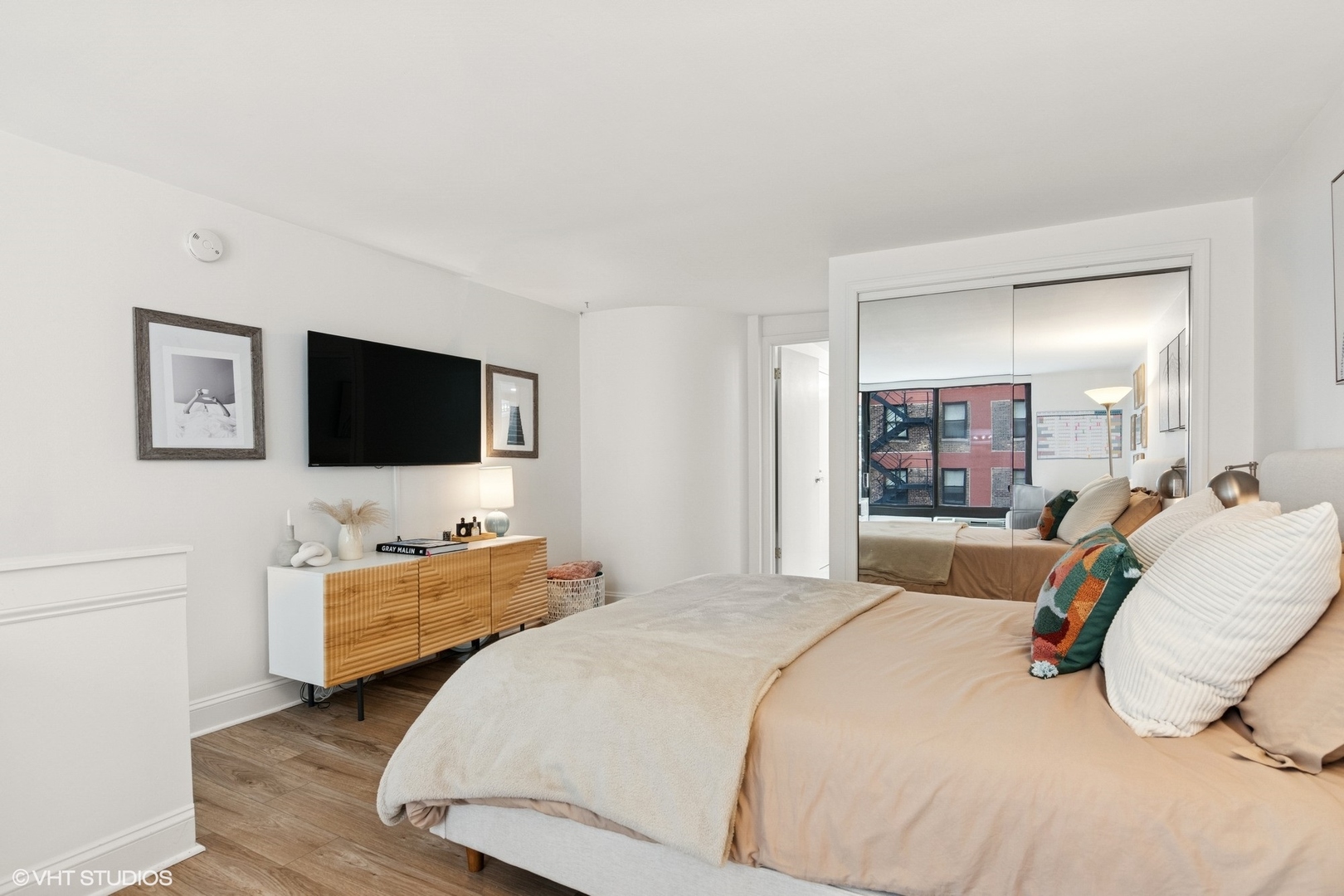 1221 N DEARBORN Street Unit: 607S