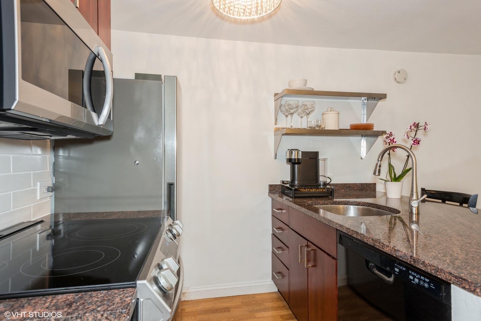 1221 N DEARBORN Street Unit: 607S