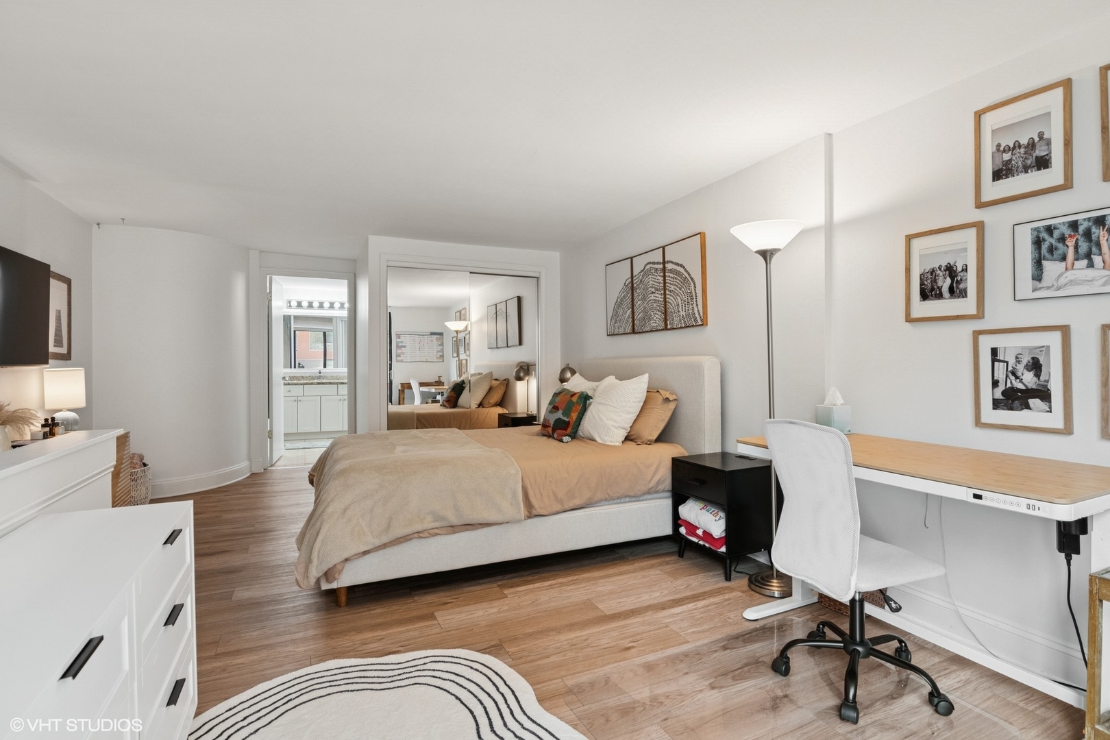 1221 N DEARBORN Street Unit: 607S