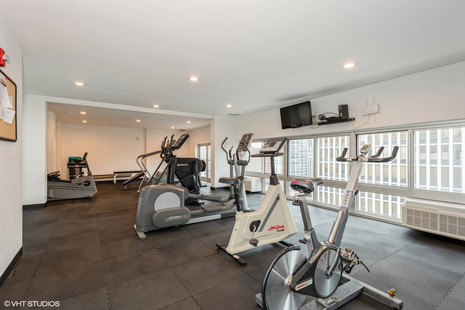 1221 N DEARBORN Street Unit: 607S