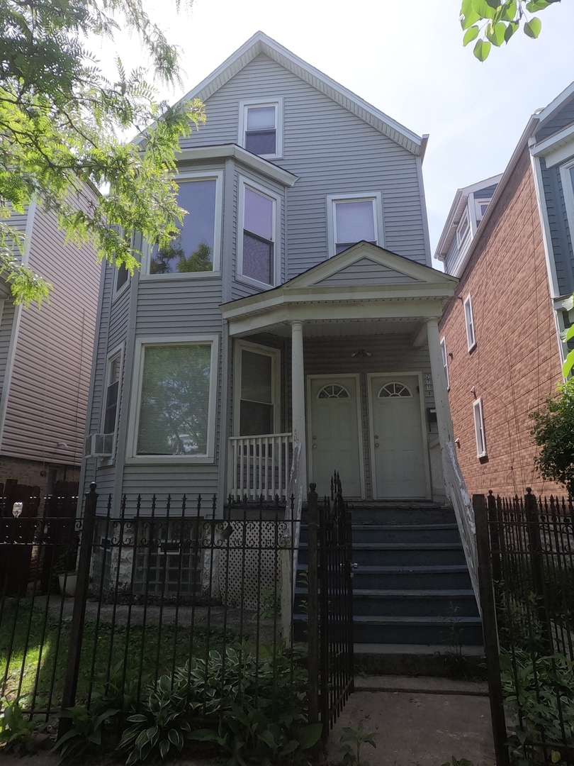 2710 N Ridgeway Avenue Unit: 2