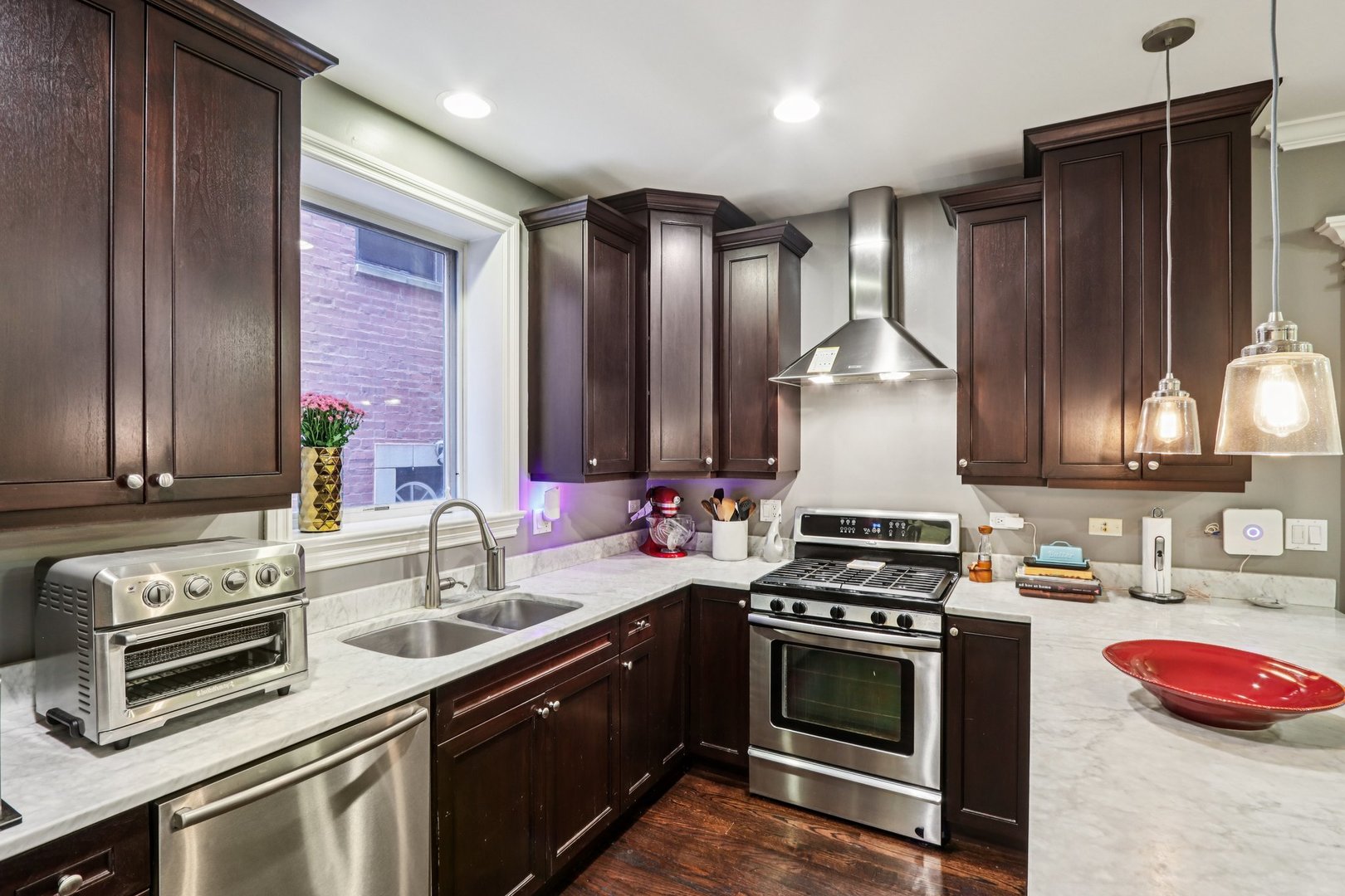 927 W AGATITE Avenue Unit: 1S