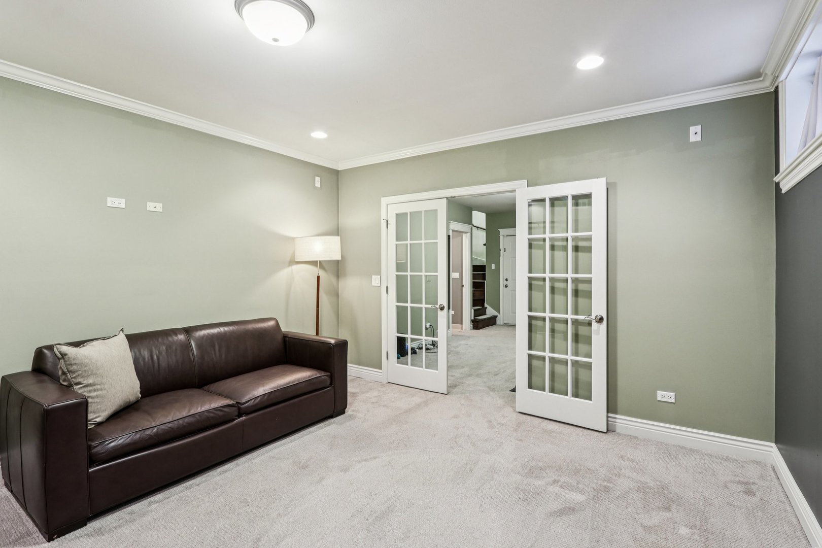 927 W AGATITE Avenue Unit: 1S