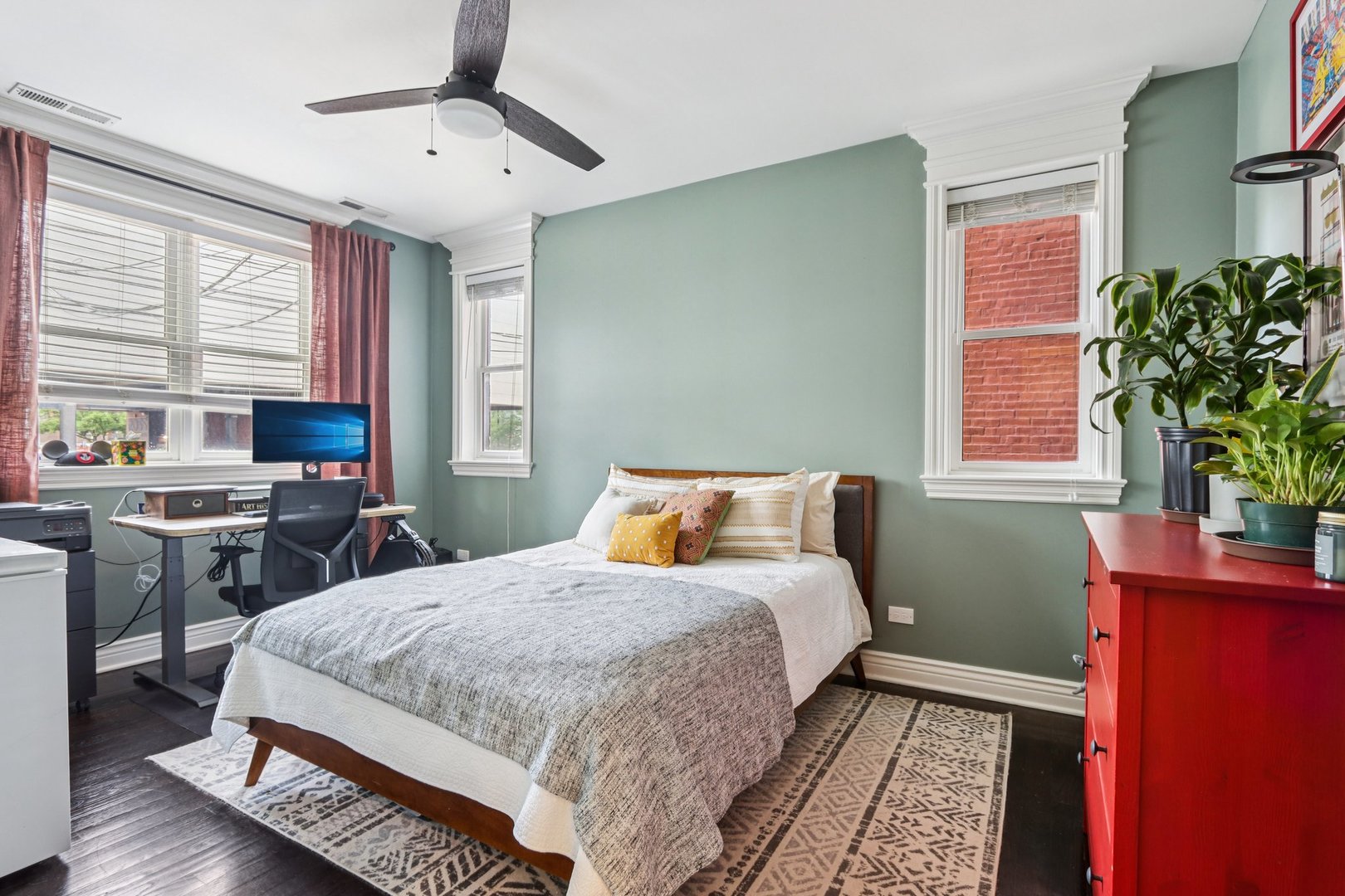 927 W AGATITE Avenue Unit: 1S