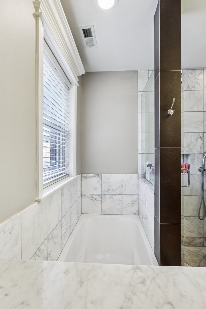 927 W AGATITE Avenue Unit: 1S