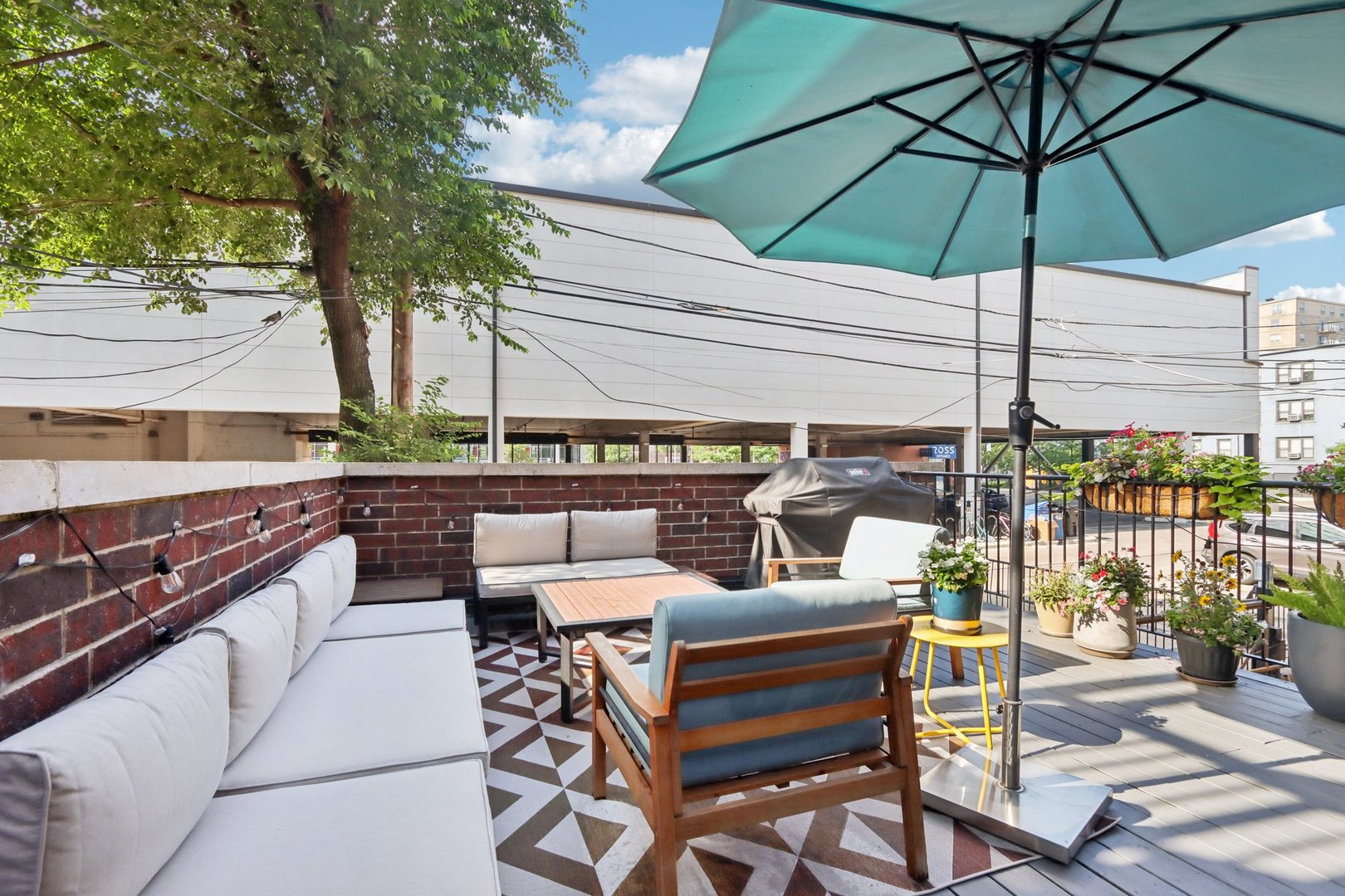 927 W AGATITE Avenue Unit: 1S