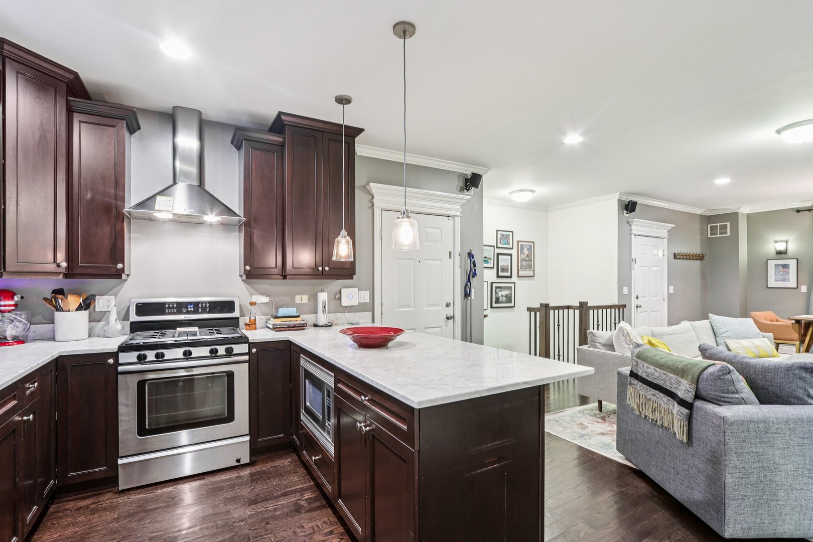 927 W AGATITE Avenue Unit: 1S