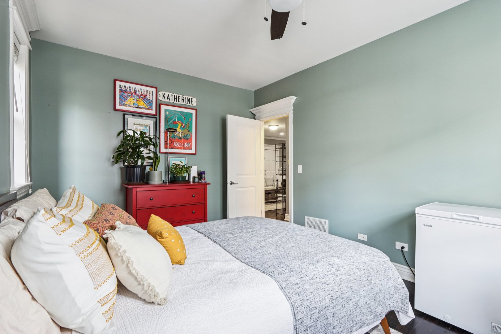 927 W AGATITE Avenue Unit: 1S