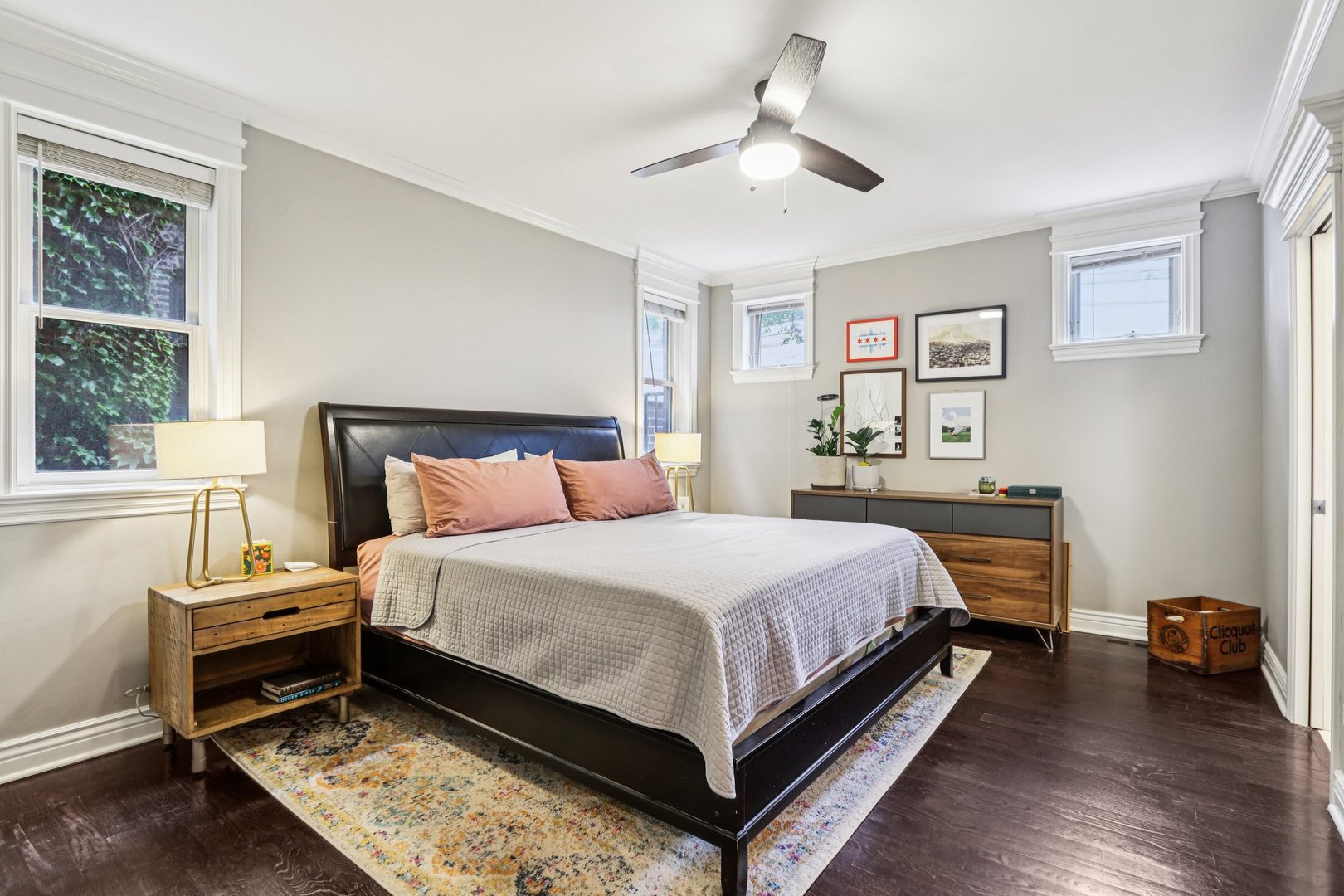 927 W AGATITE Avenue Unit: 1S