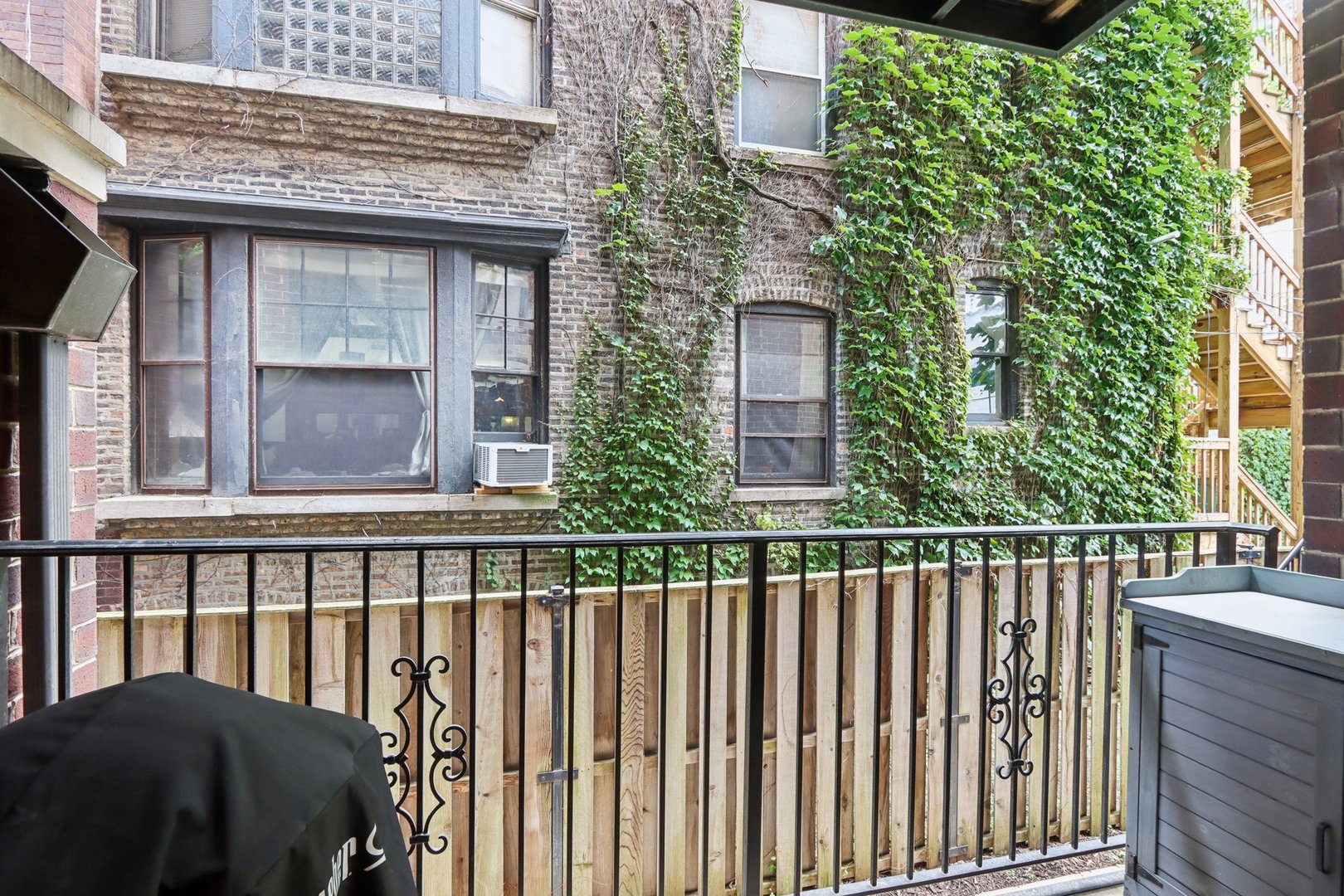 927 W AGATITE Avenue Unit: 1S