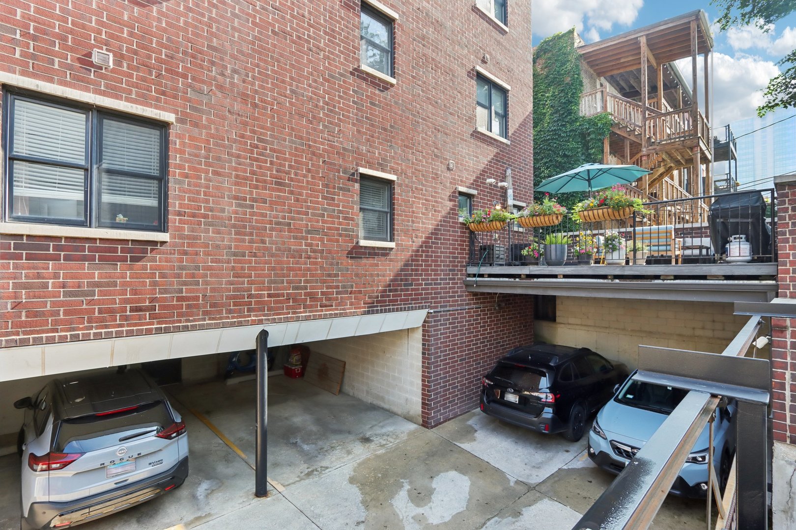 927 W AGATITE Avenue Unit: 1S